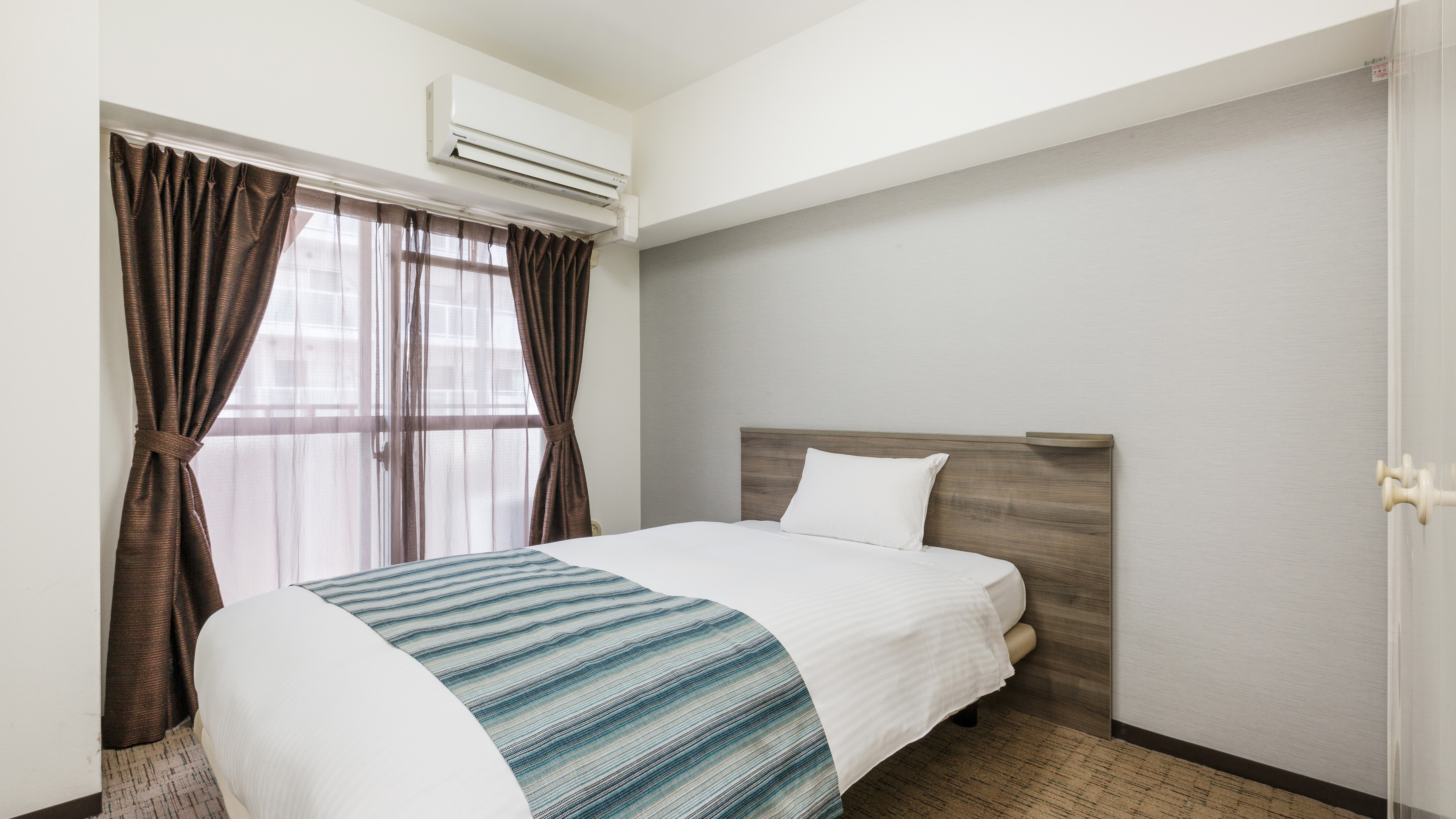 Private twin bedroom 1