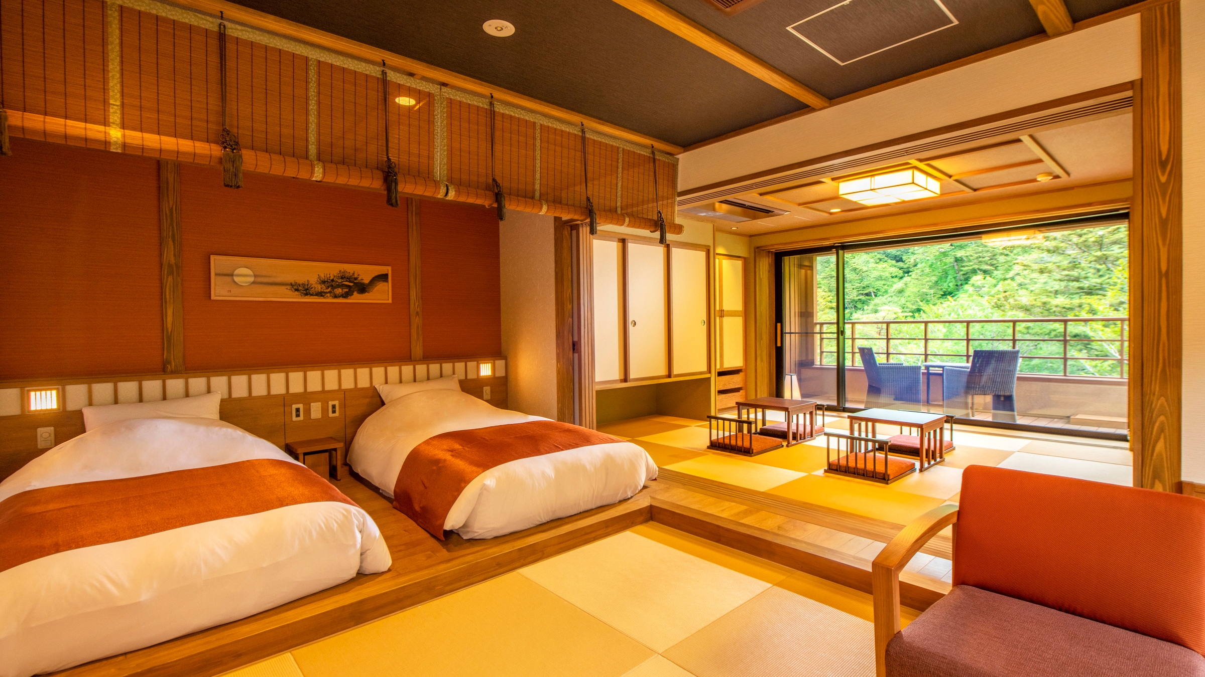 [Japanese-Western room] The second largest room in the hotel at 61 m2. The bathroom is equipped with two sinks, so you can relax while getting ready.