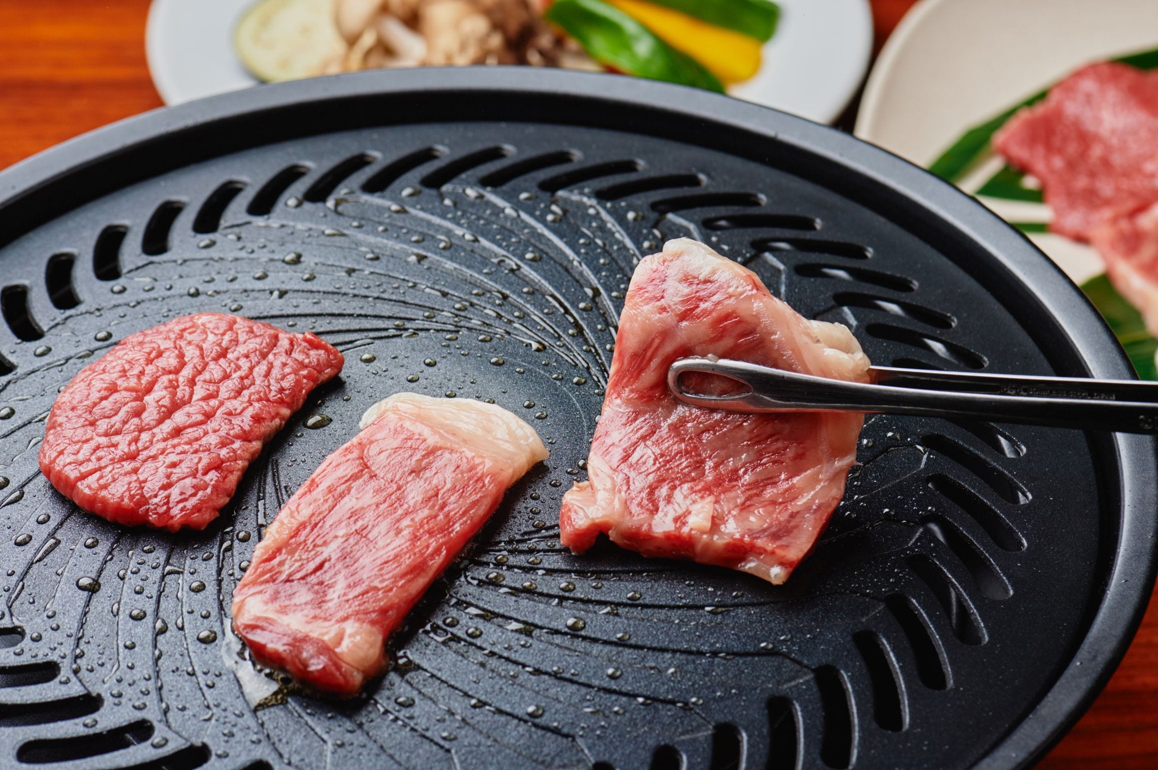 [新特產“吃三種肉的比較”烤肉套餐]豪華享受藏王牛肉，日本黑牛肉和米飯女兒蓋♪