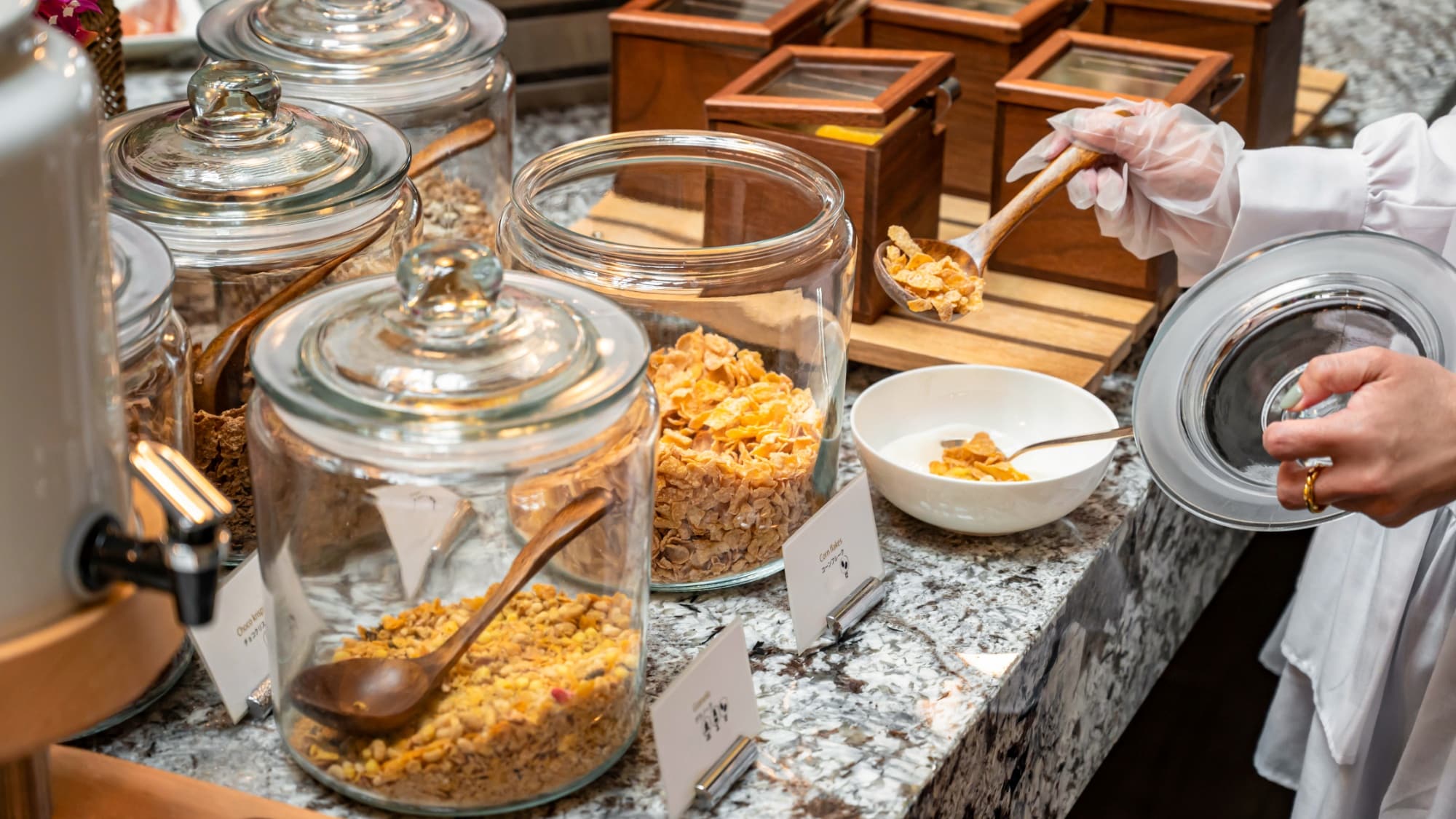 Breakfast buffet image