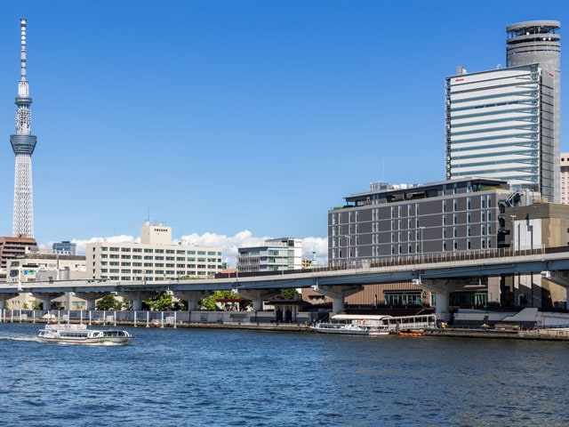 This is a riverside hotel facing the Sumida River.