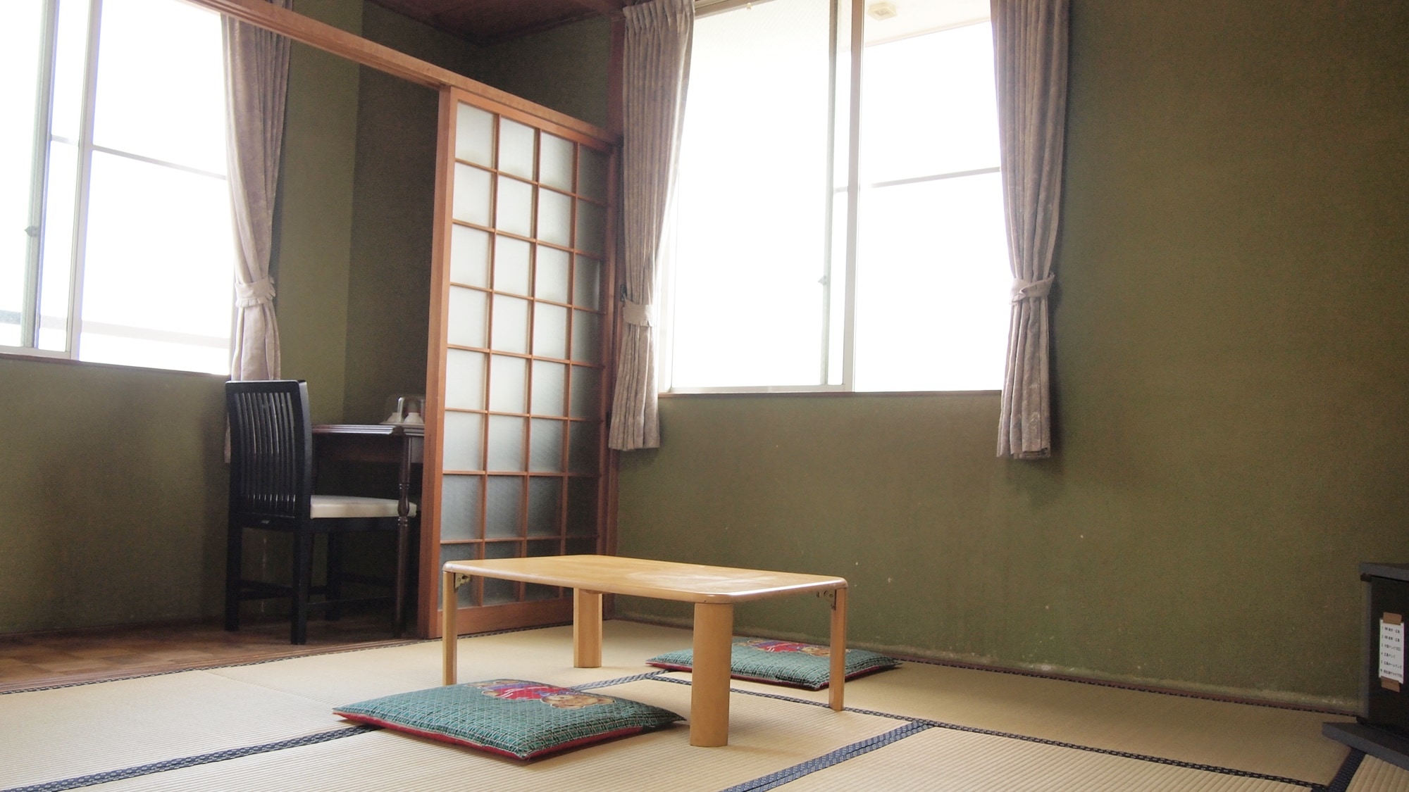 * [Room] We will prepare a Japanese-style room on the sea side or Yamate side.