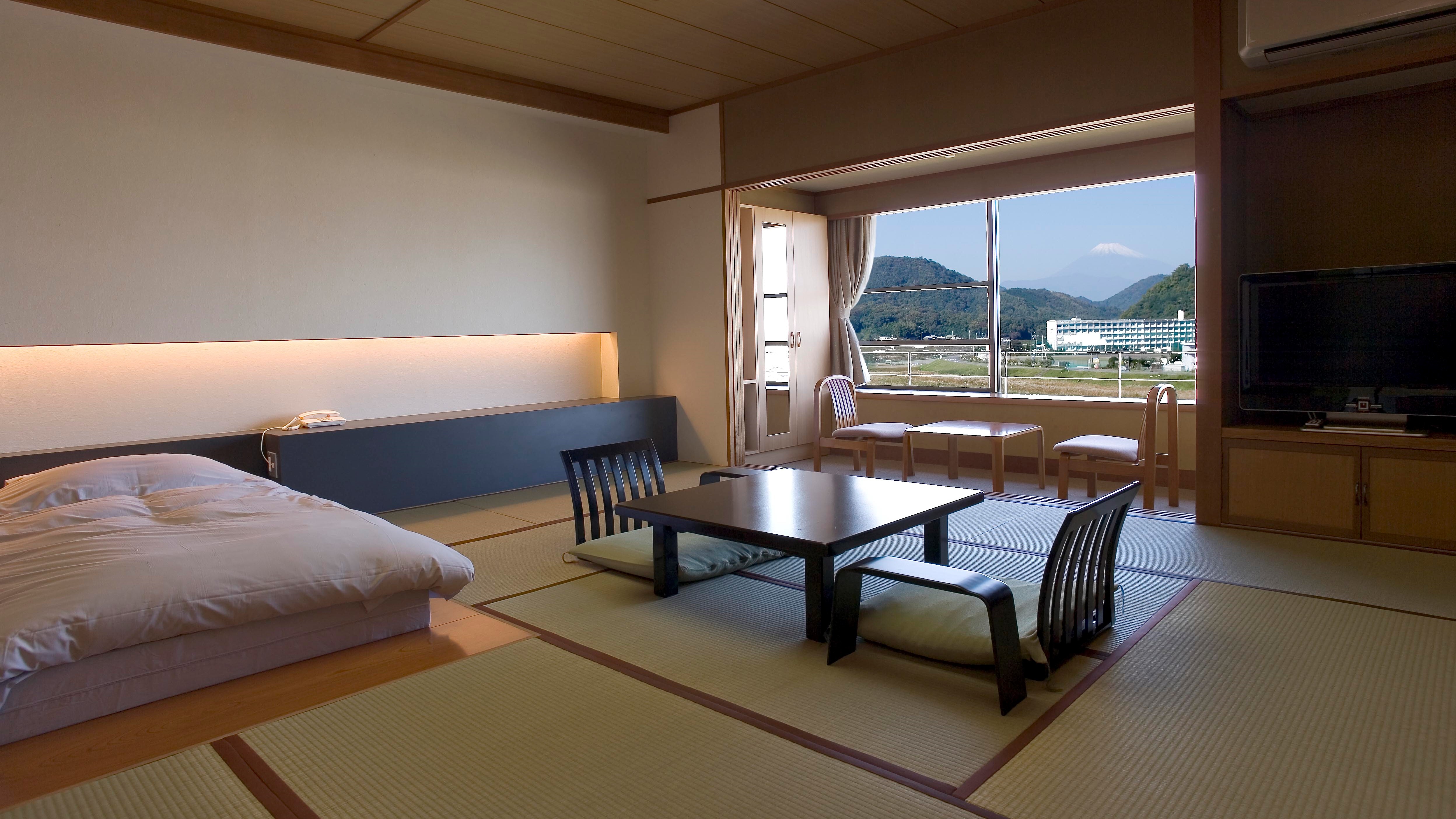 Relaxing modern Japanese-style room overlooking Mt. Fuji (42-46㎡) [No smoking]