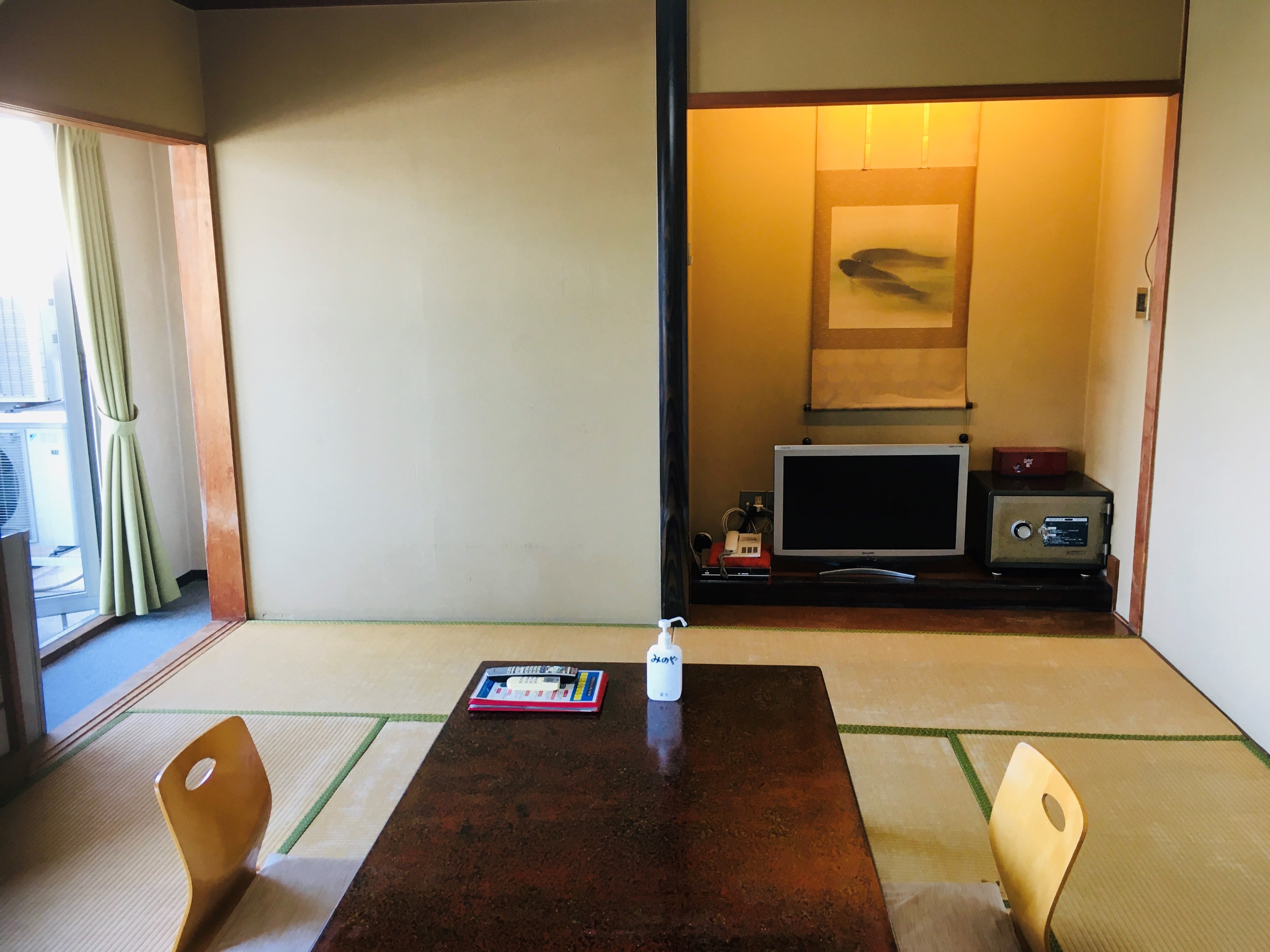Japanese-style room 10 tatami unit with bath and toilet Air-conditioned WI-Fi