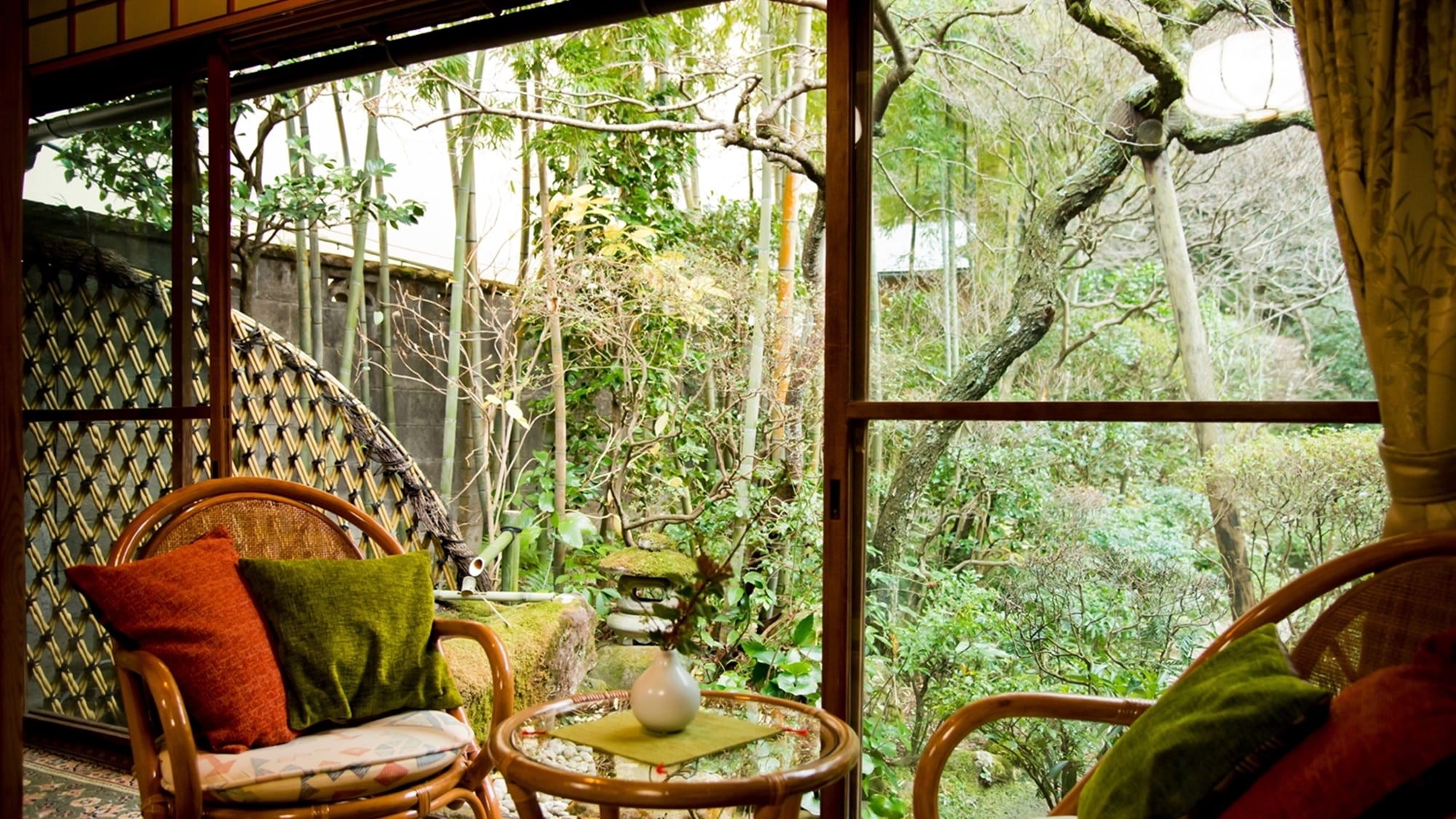  Enjoy the Japanese garden from all guest rooms