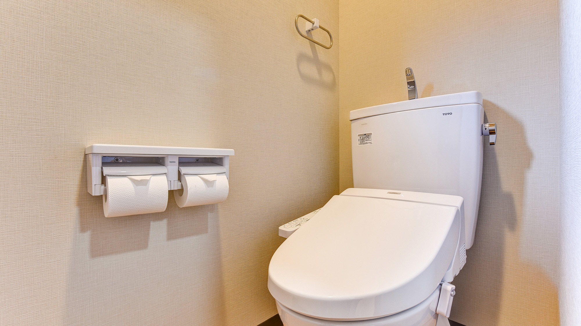 *[Japanese-style room 8 tatami mats (with toilet and washbasin)] Toilet with flushing function