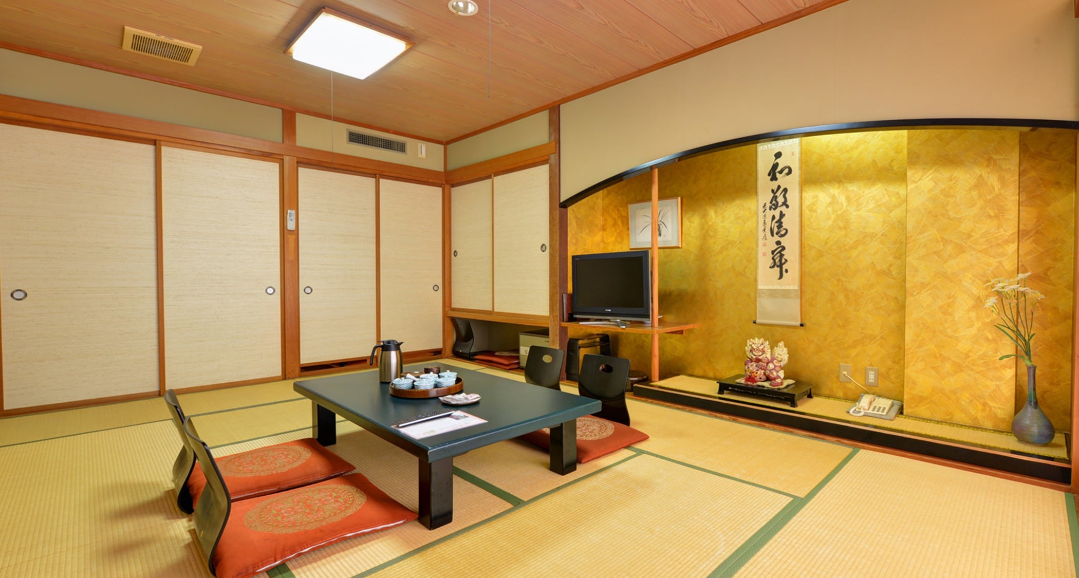 * Guest room / A view of the beautiful four seasons of the Nasu mountain range and Nakagawa from a distance-a clean Japanese-style room