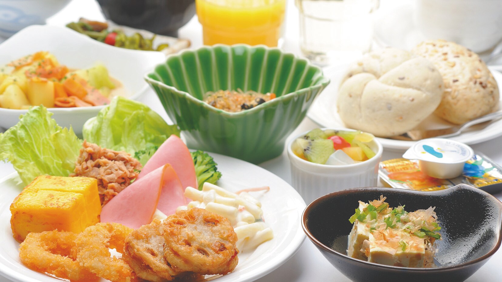 Image of a buffet breakfast