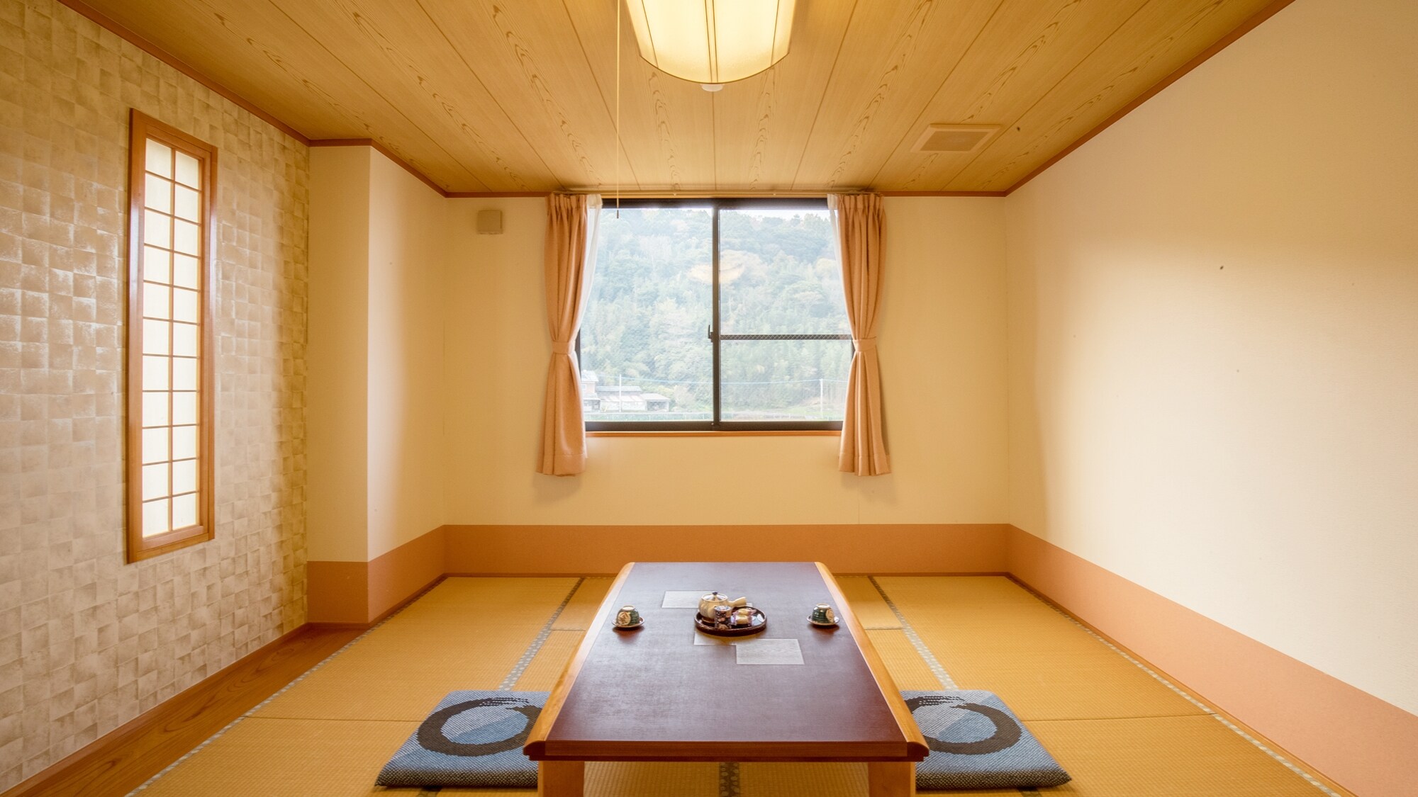 * [Random Japanese-style room] A Japanese-style room with a calm atmosphere. It can accommodate up to 6 people.