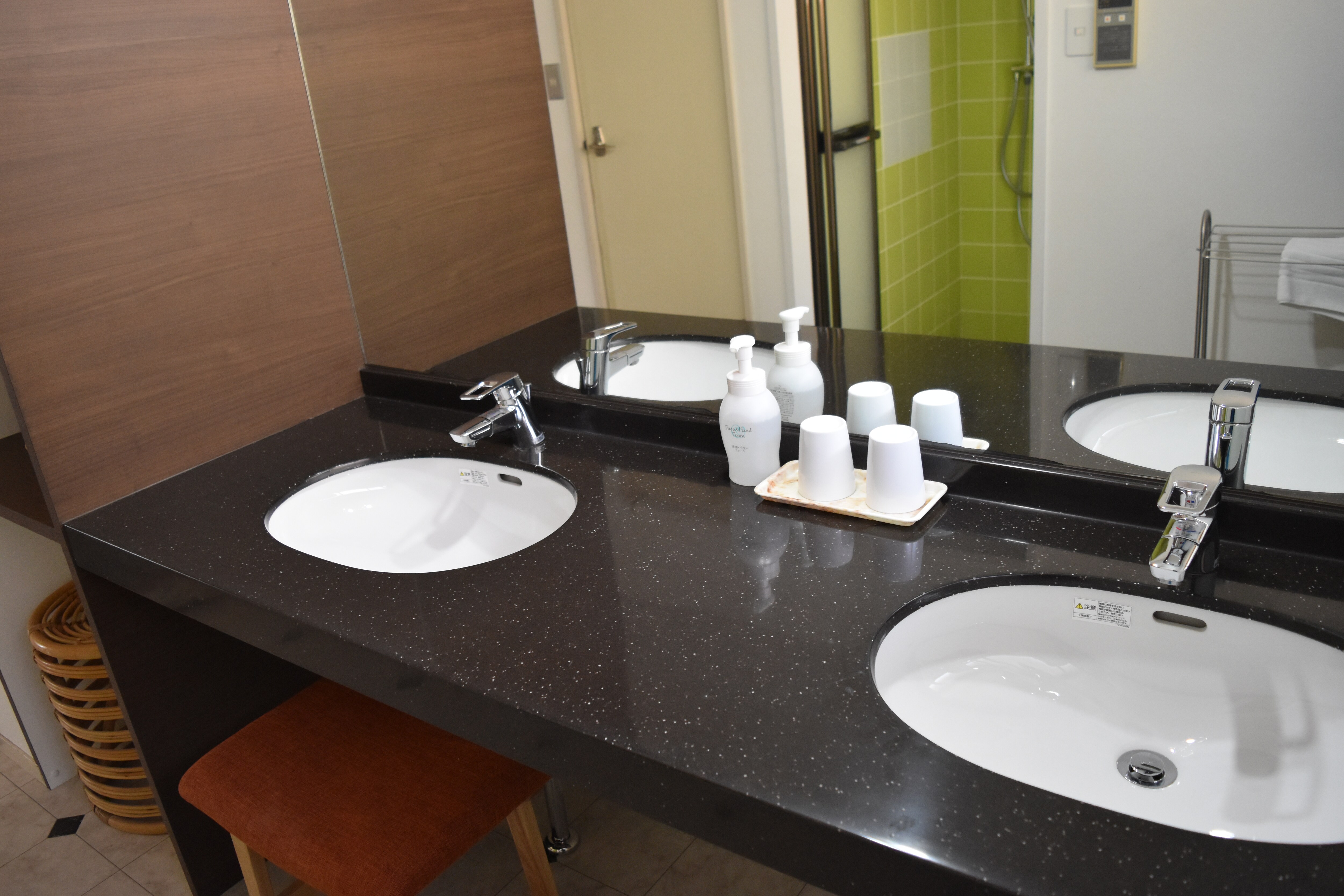 Resort Villa (Premium) washbasin