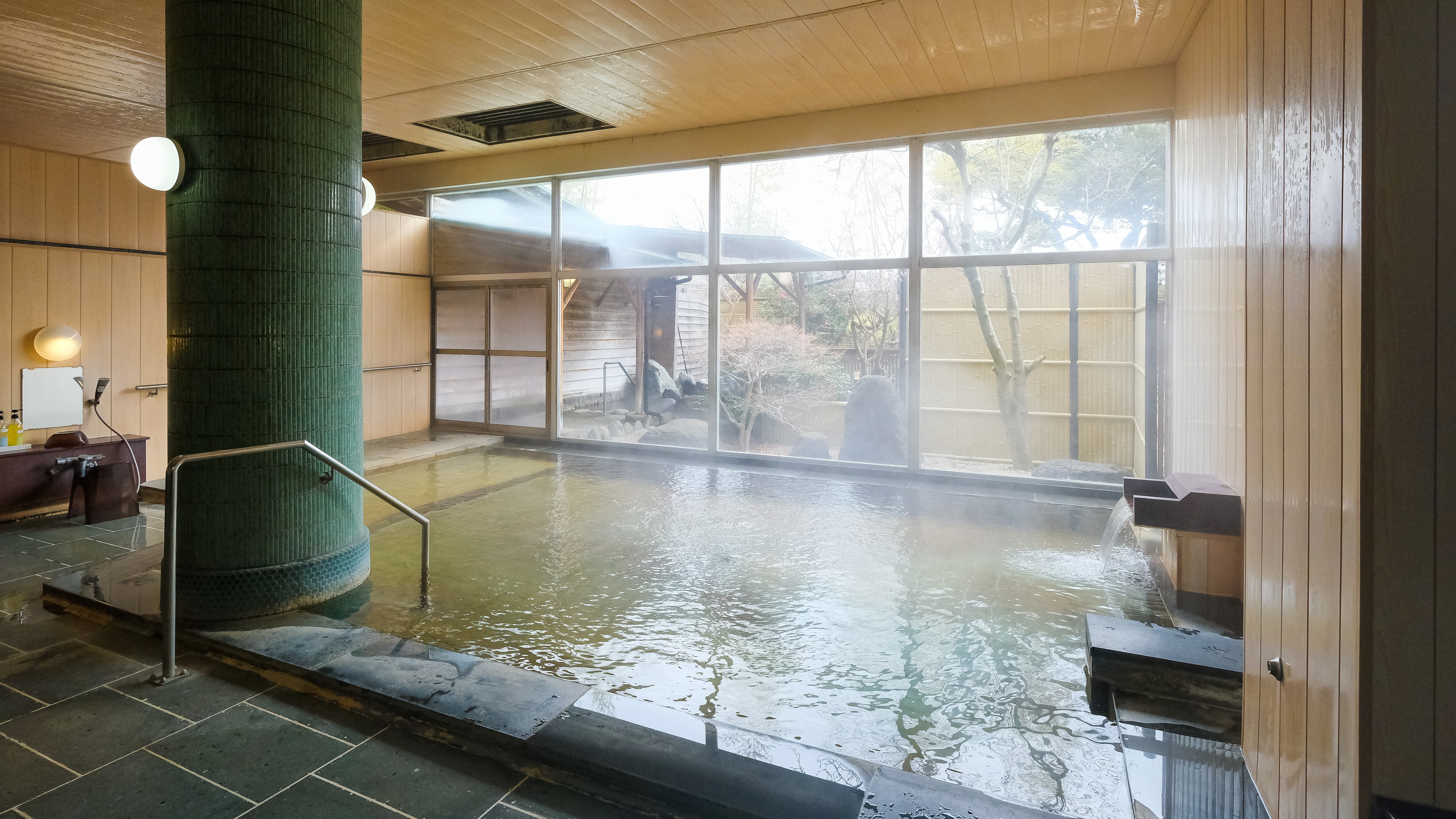 Large bath 1