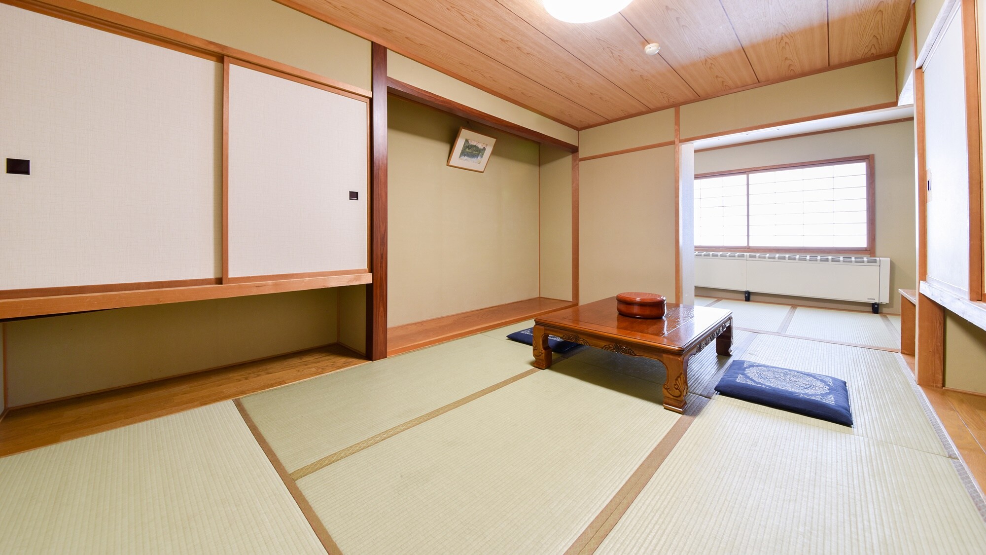*Ruang bergaya Jepang (12 tikar tatami) (contoh)