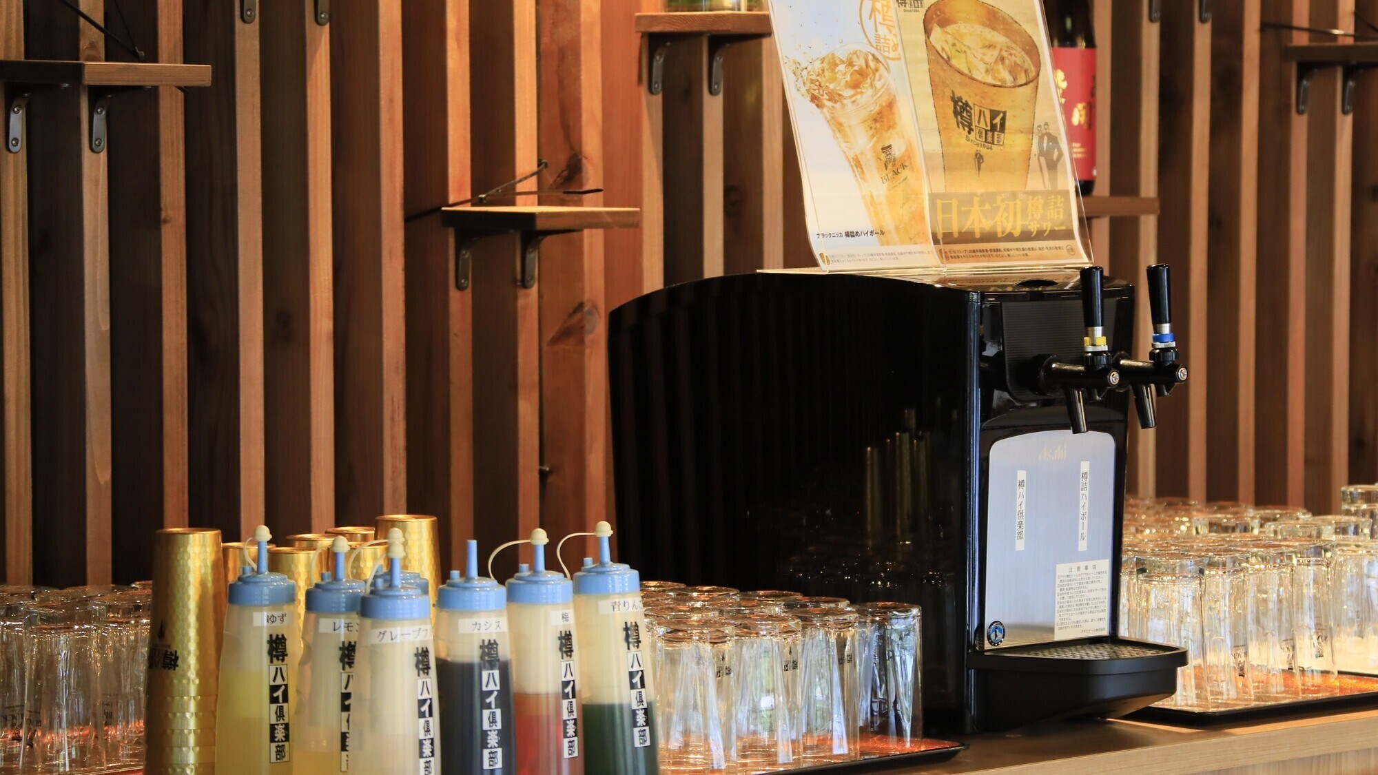 [Quầy đồ uống] Bạn có thể uống thoải mái chuhai đóng chai trong thùng và highball