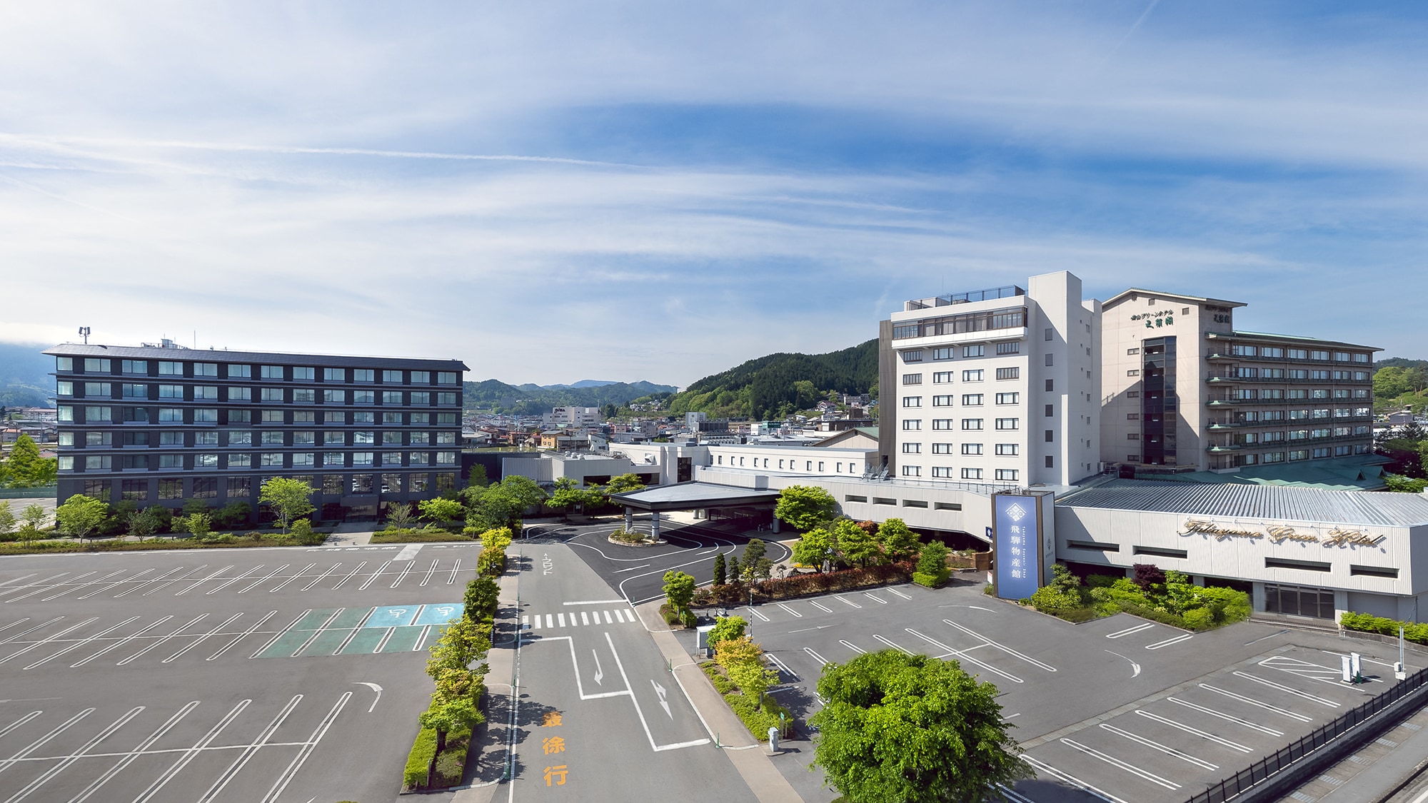 Located in the center of Takayama city, you can enjoy sightseeing from the hotel.