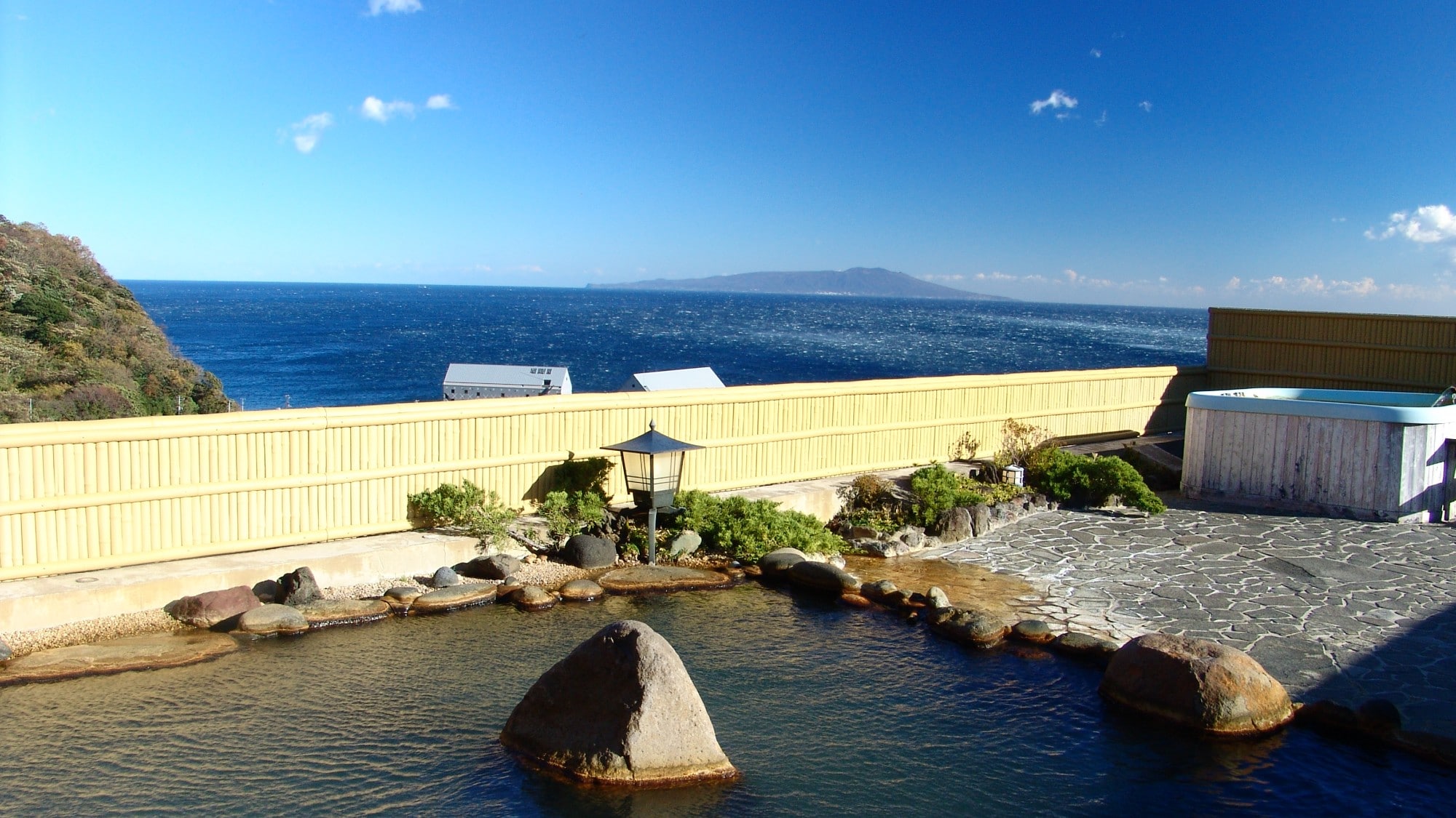 Large communal bath, open-air bath