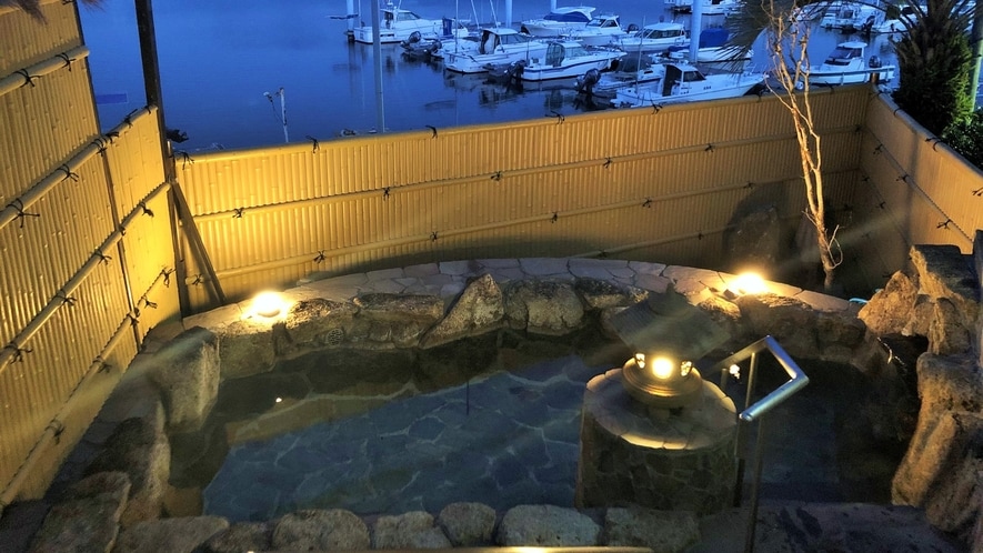 Open-air bath