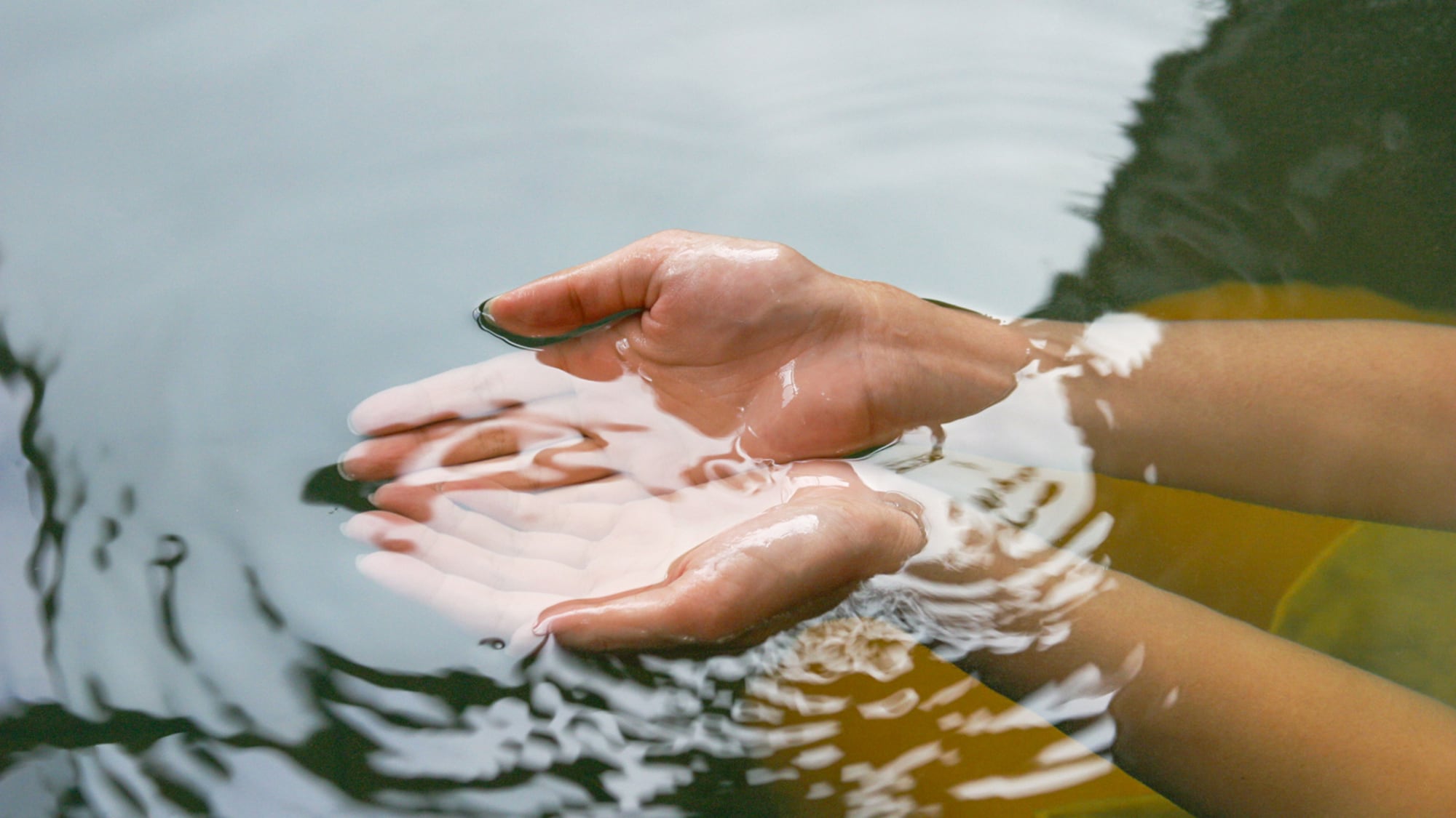 #Natural hot springs_The water has a smooth texture. Your skin will feel silky smooth after you get out of the bath!