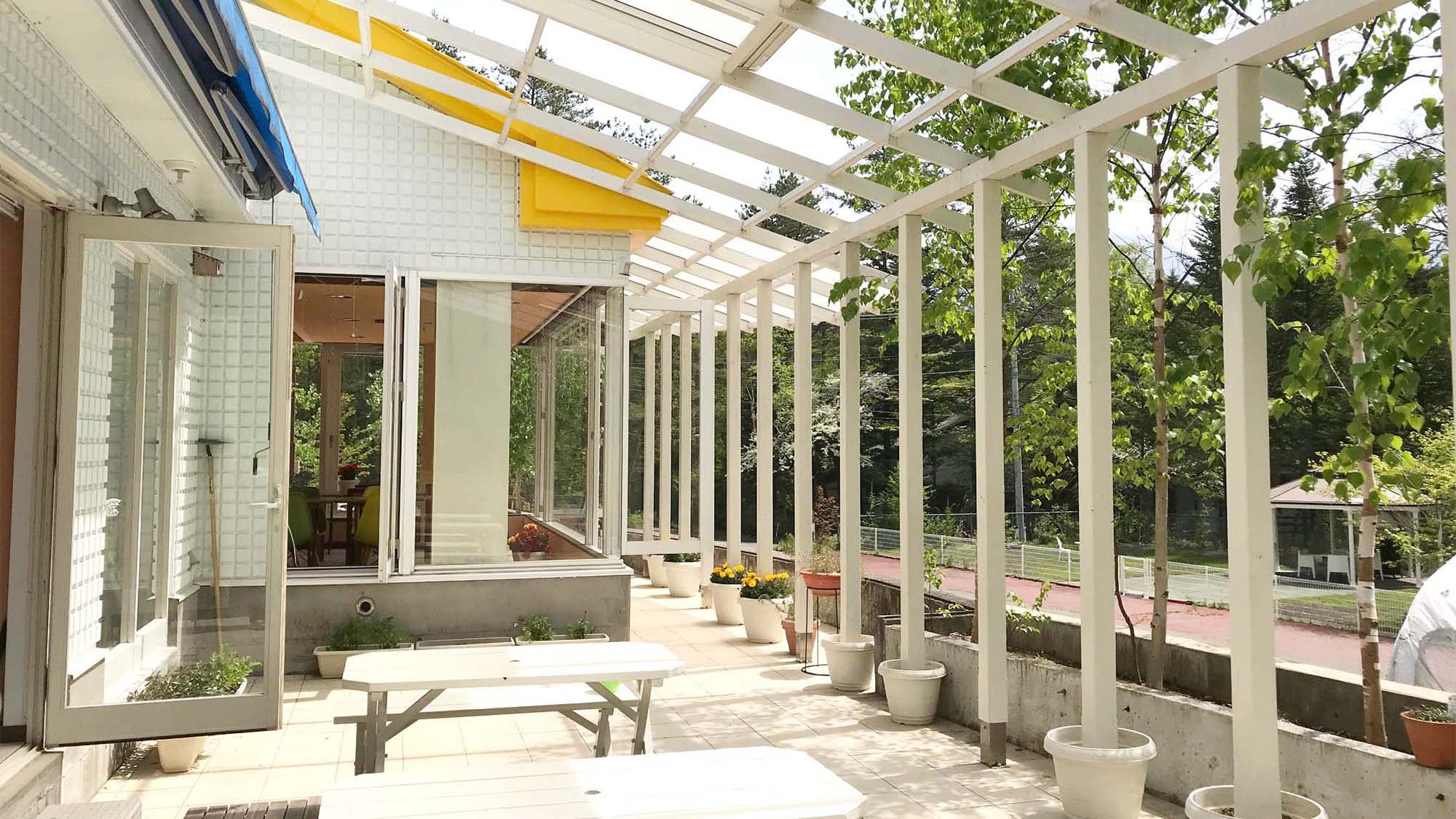 ・We have a dog run and a terrace where you can enjoy with your dog.