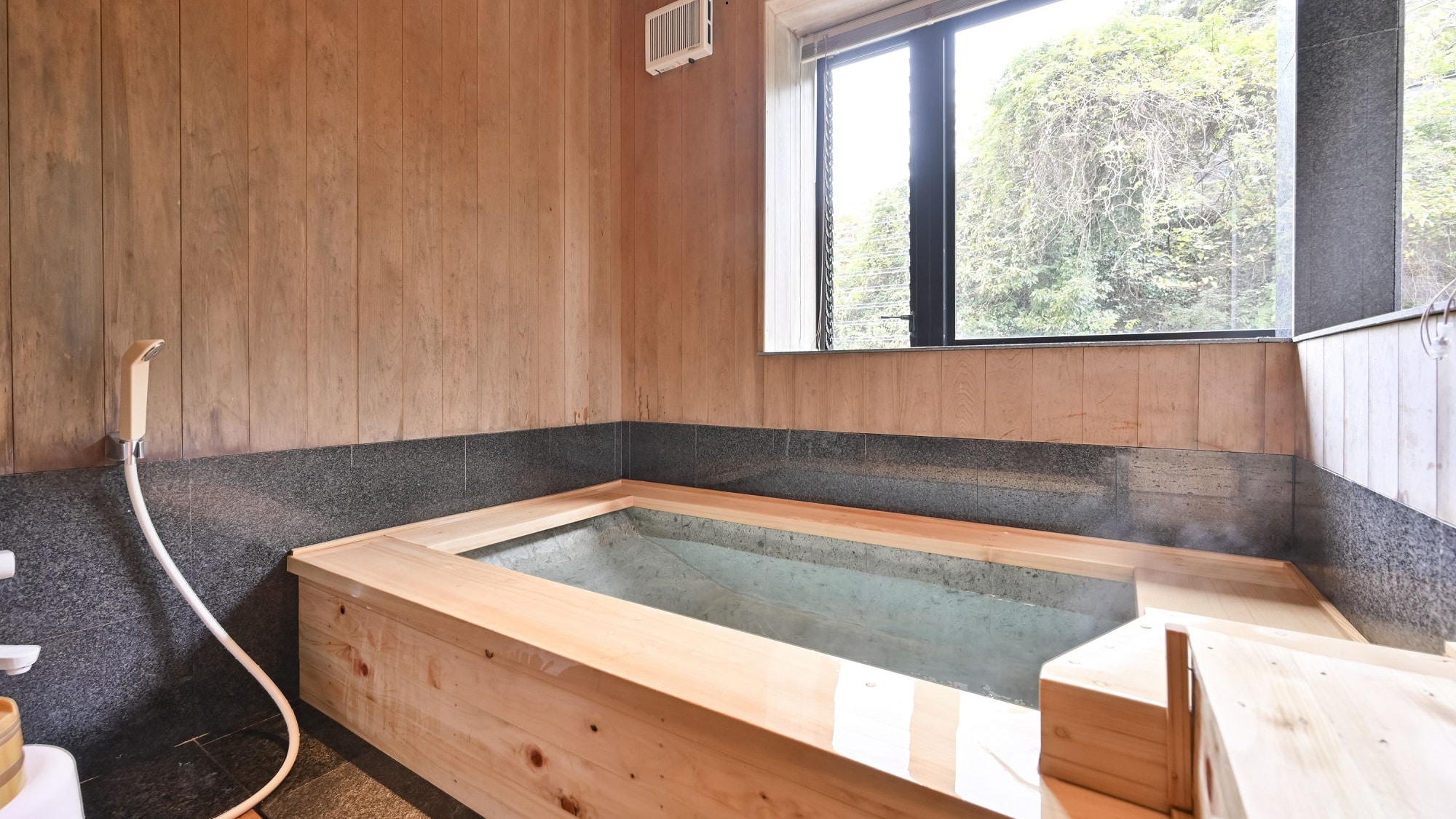 Modern Jepang dengan pemandian dalam ruangan yang terbuat dari kayu cemara ~Dilarang merokok~ [Nishiyama~]