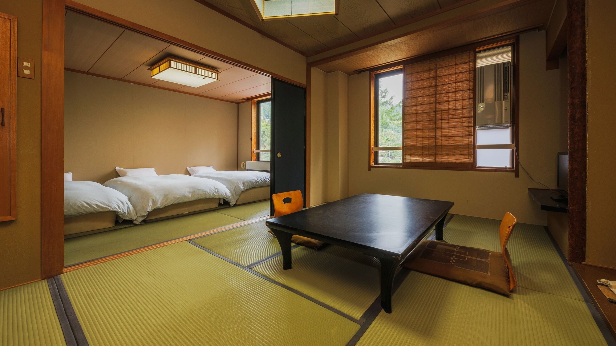 [Two Japanese-style rooms with triple beds] 42 m², 7.5 + 7.5 tatami mats, capacity 6 people] Slightly spacious and easy-to-use room