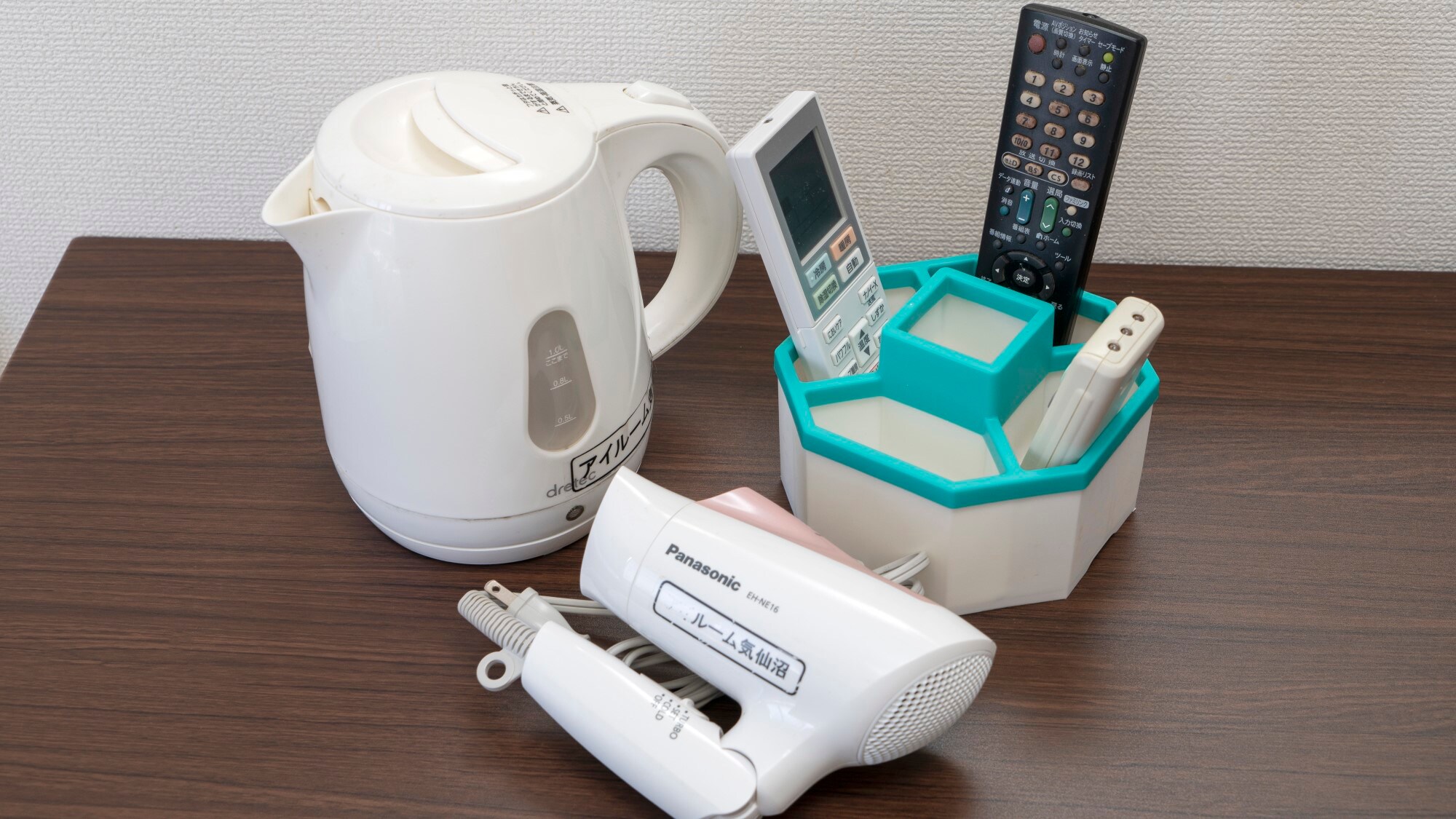 Single room: Each room is equipped with an electric kettle and hair dryer.
