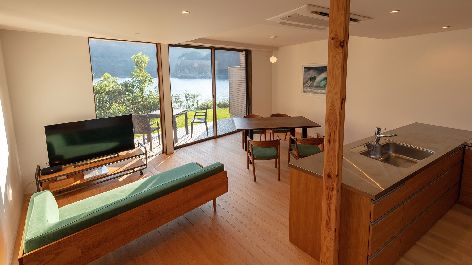 ・[Kabuto B Living/Dining Room] Maisonette type rental villa! Enjoy with a small group or family