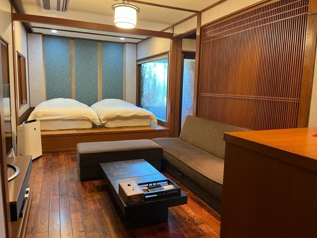 Kowaki living room