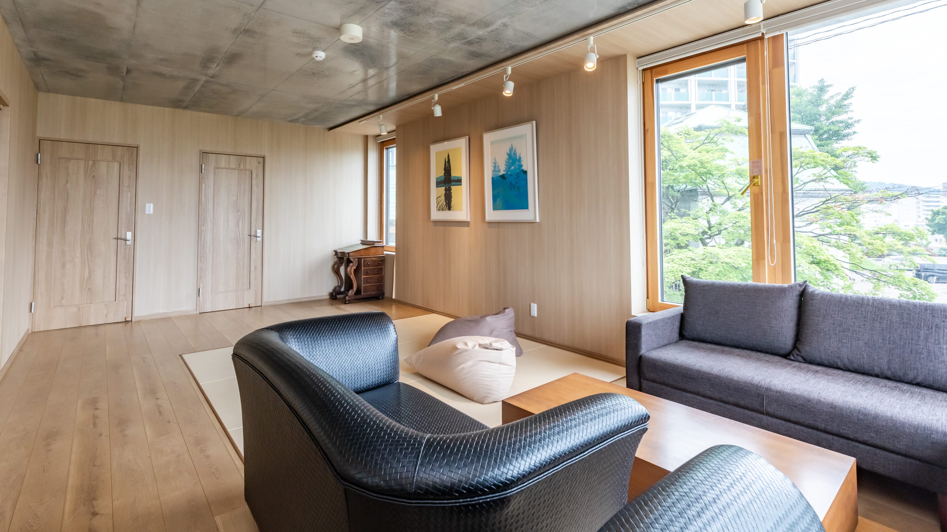 Panorama Suite (2 semi-double beds)