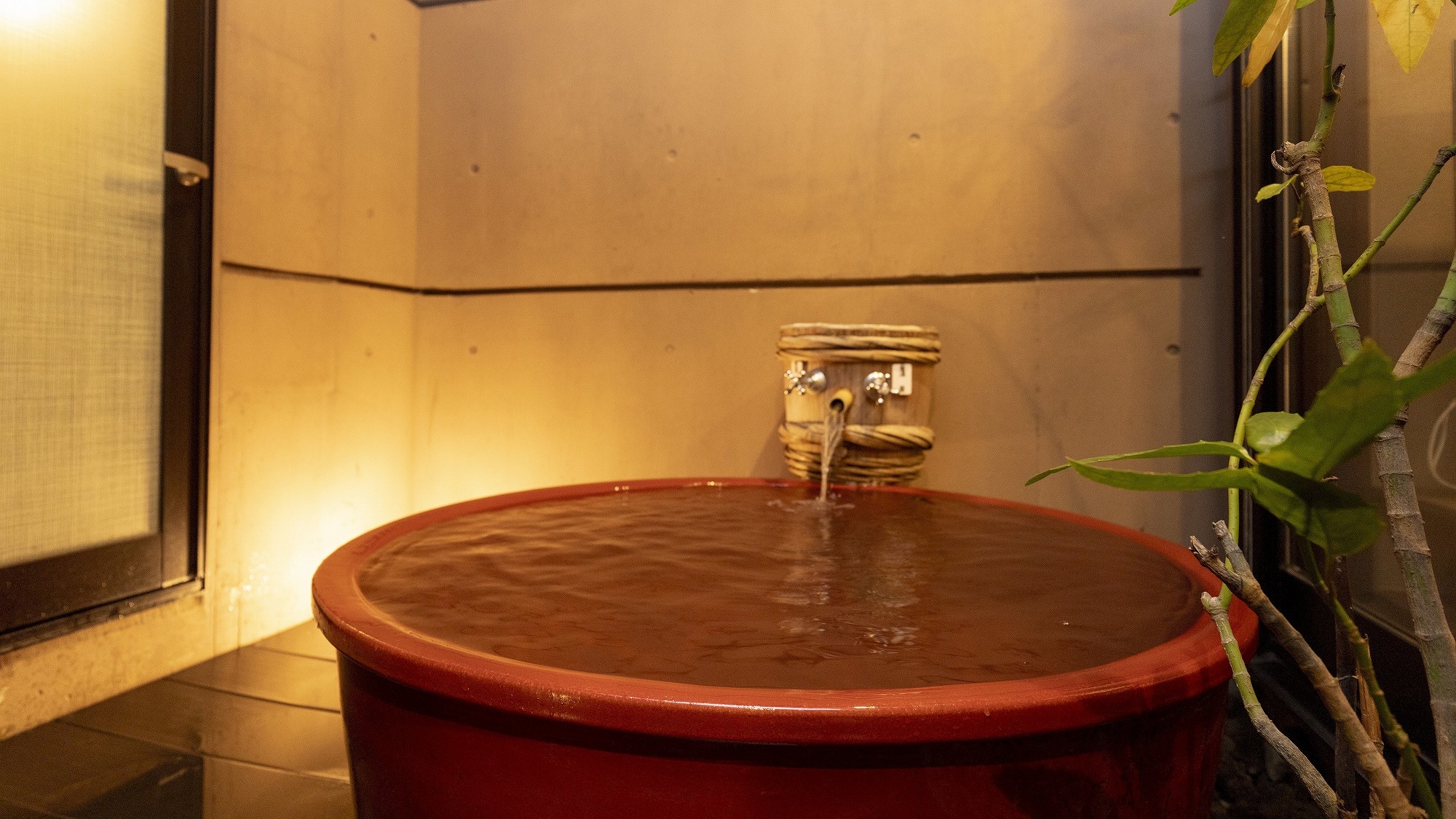 An example of a ceramic bath