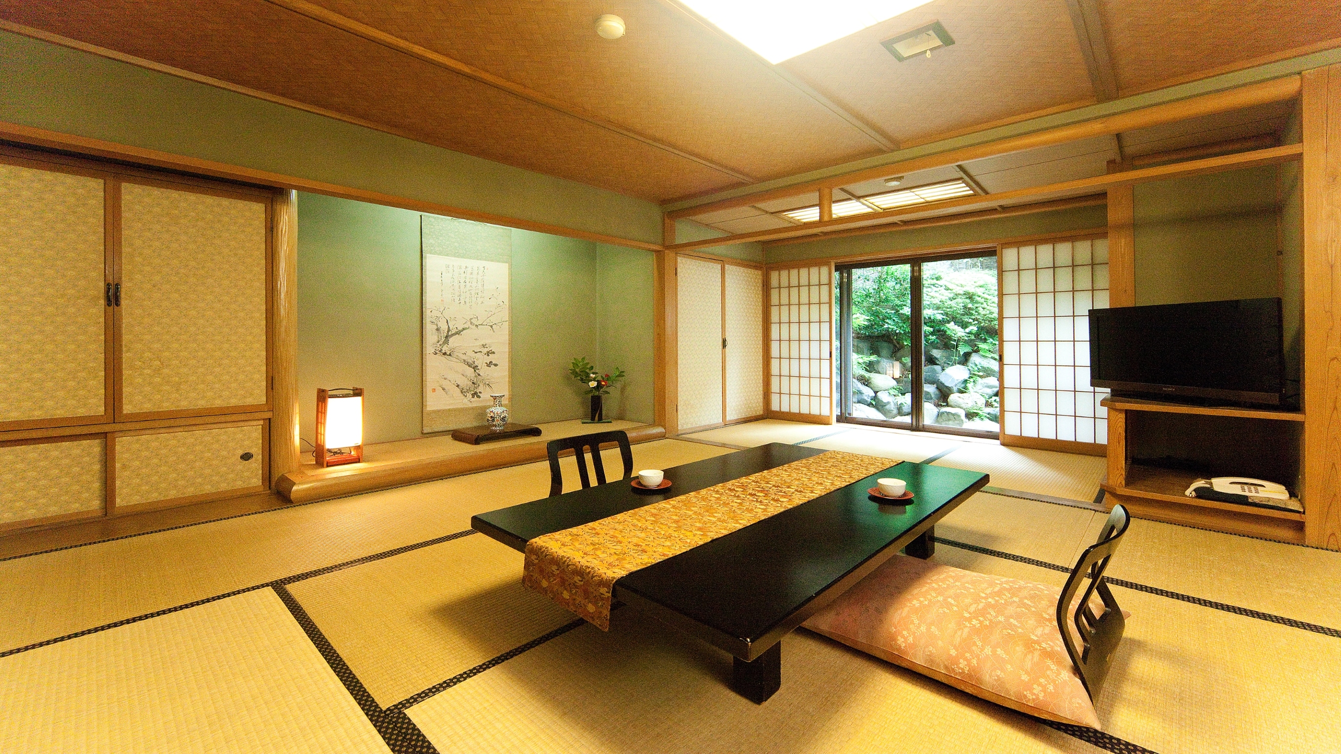 Guest room with a natural hot spring bath [Mikazuki] Non-smoking room