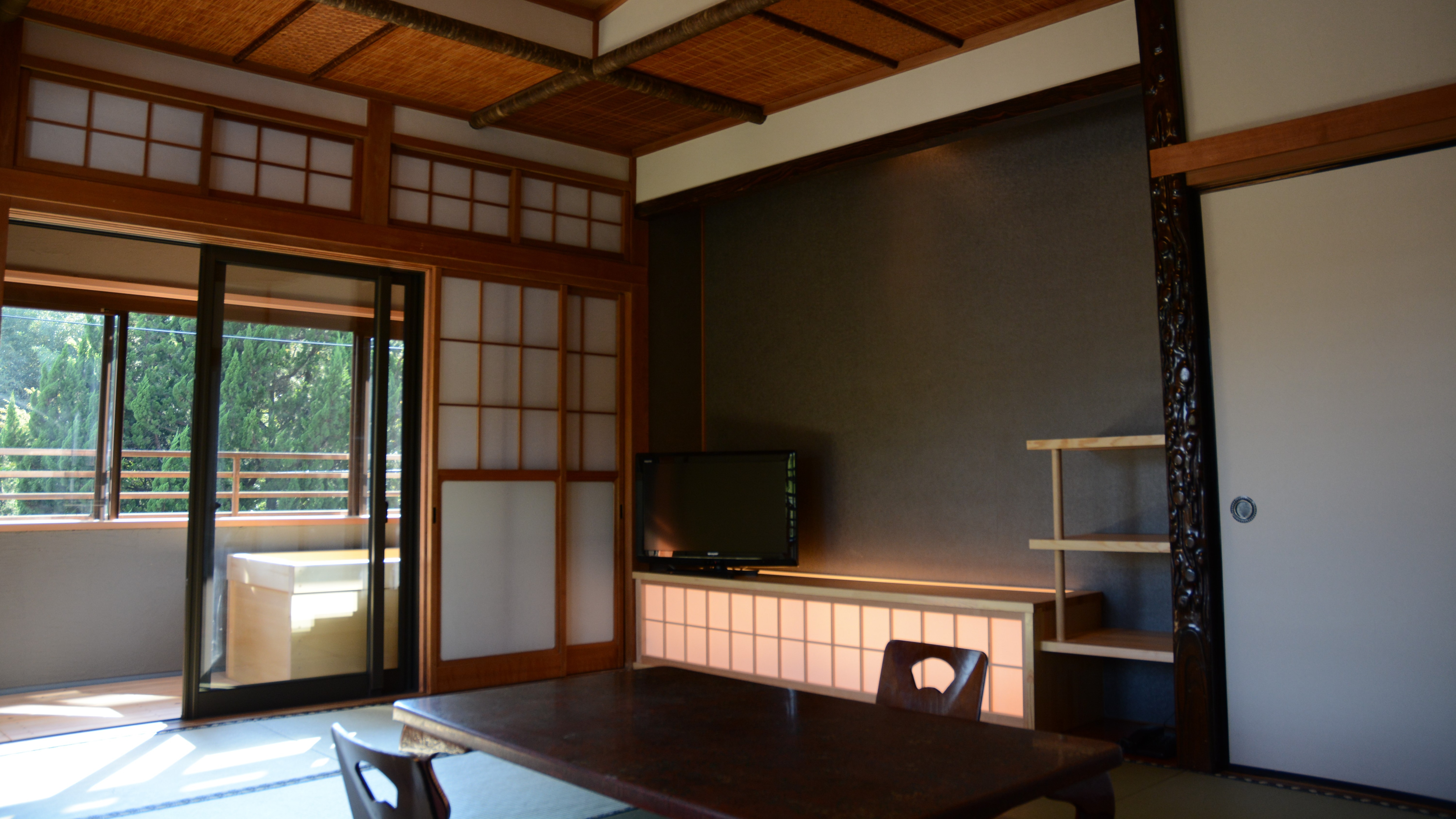 Kamar tamu dengan bak mandi semi-terbuka 10 tikar tatami + 7 tikar tatami Tsukikage