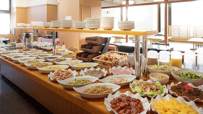 ◆ A breakfast buffet with over 60 dishes handmade by local mothers