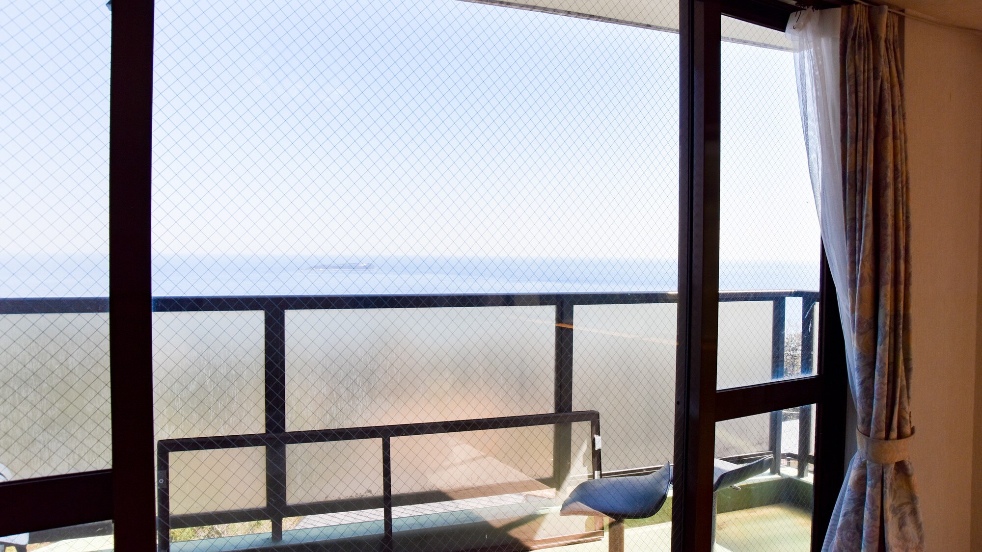 *Example of a guest room: Main building guest room, 2LDK. You can enjoy a panoramic view of the ocean from the balcony.
