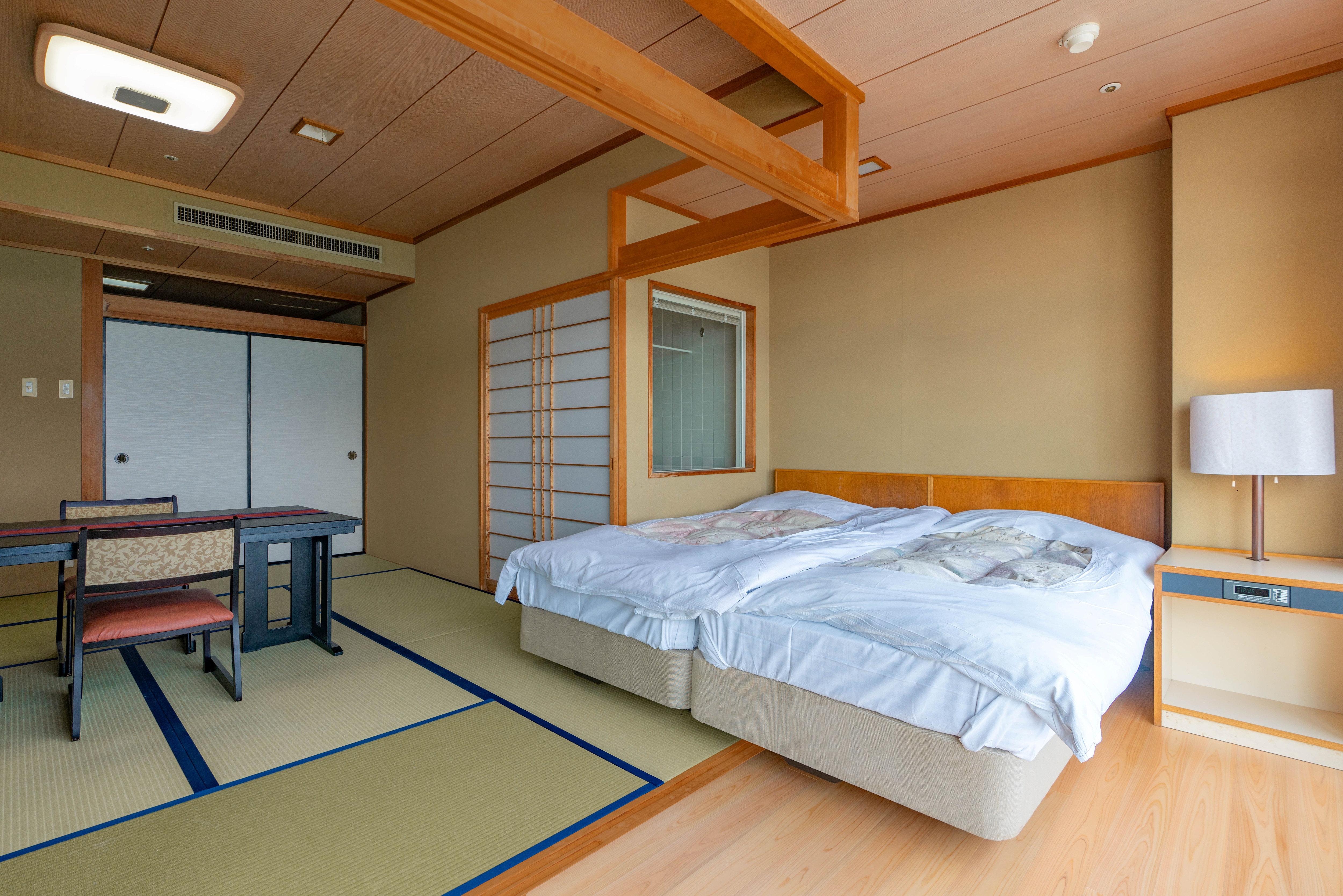 [Non-smoking room] High floor/Japanese style room with meals 10 tatami twin beds + table seats