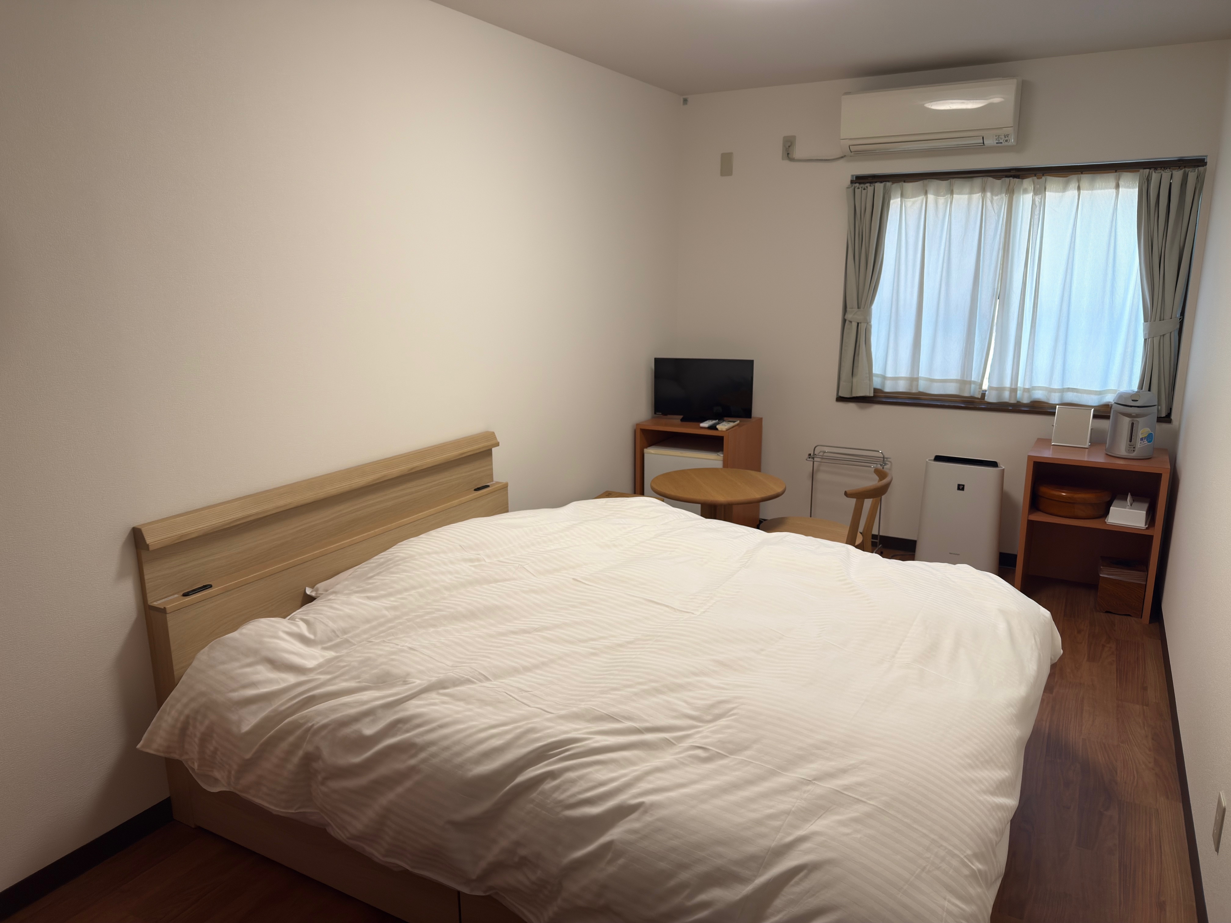 [Mountain side] Western-style double room