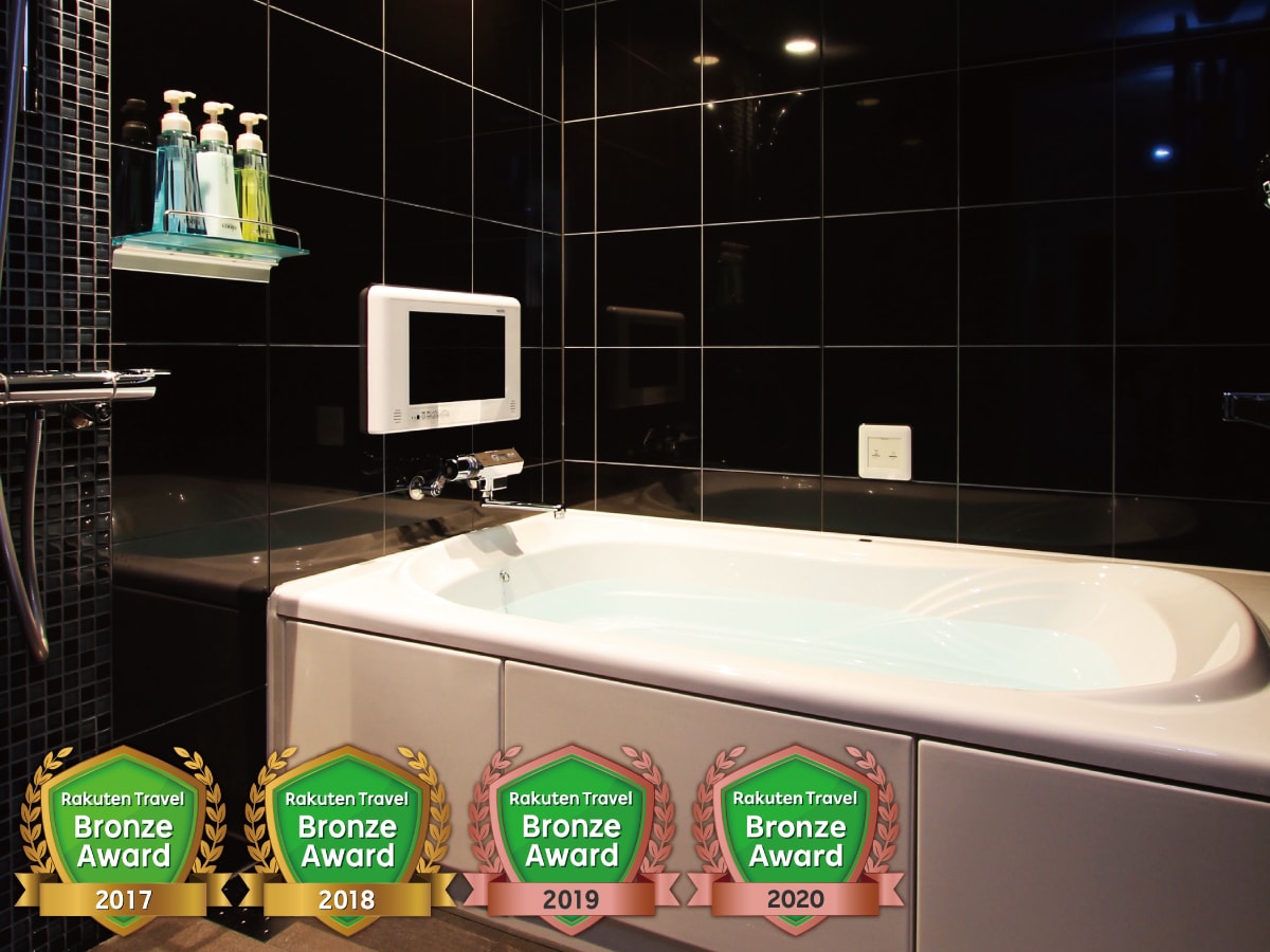 [Comfort Moderate] Separate washbasin and toilet. Enjoy a luxurious bath time. Some rooms do not have a TV in the bathroom.