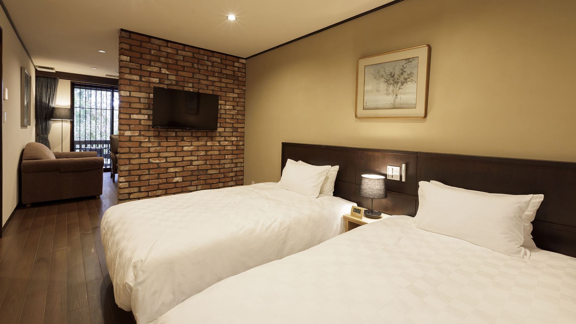 [Rooms for guests with pet dogs] <With ceramic bath> Living room & twin room This room is a twin room with a living room.