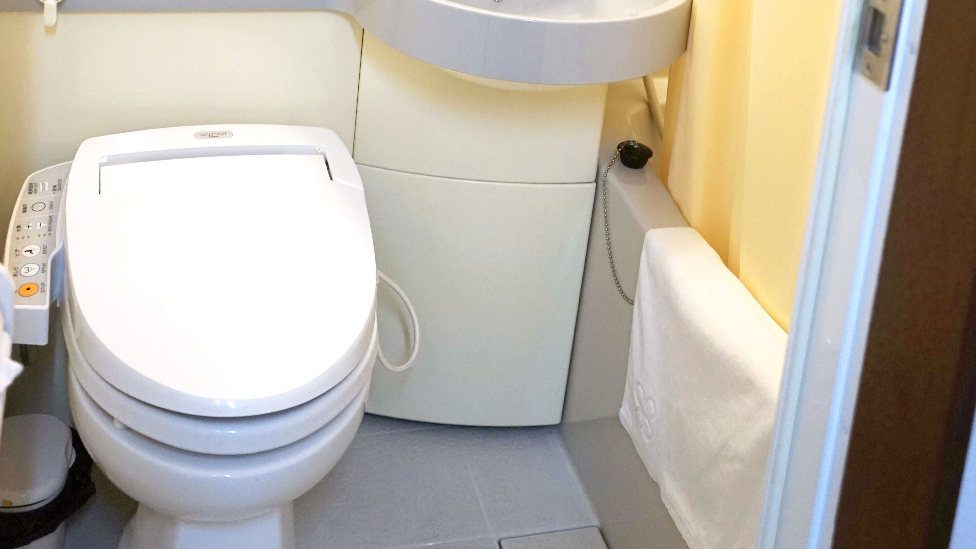 Pacific D (with toilet and bathroom)