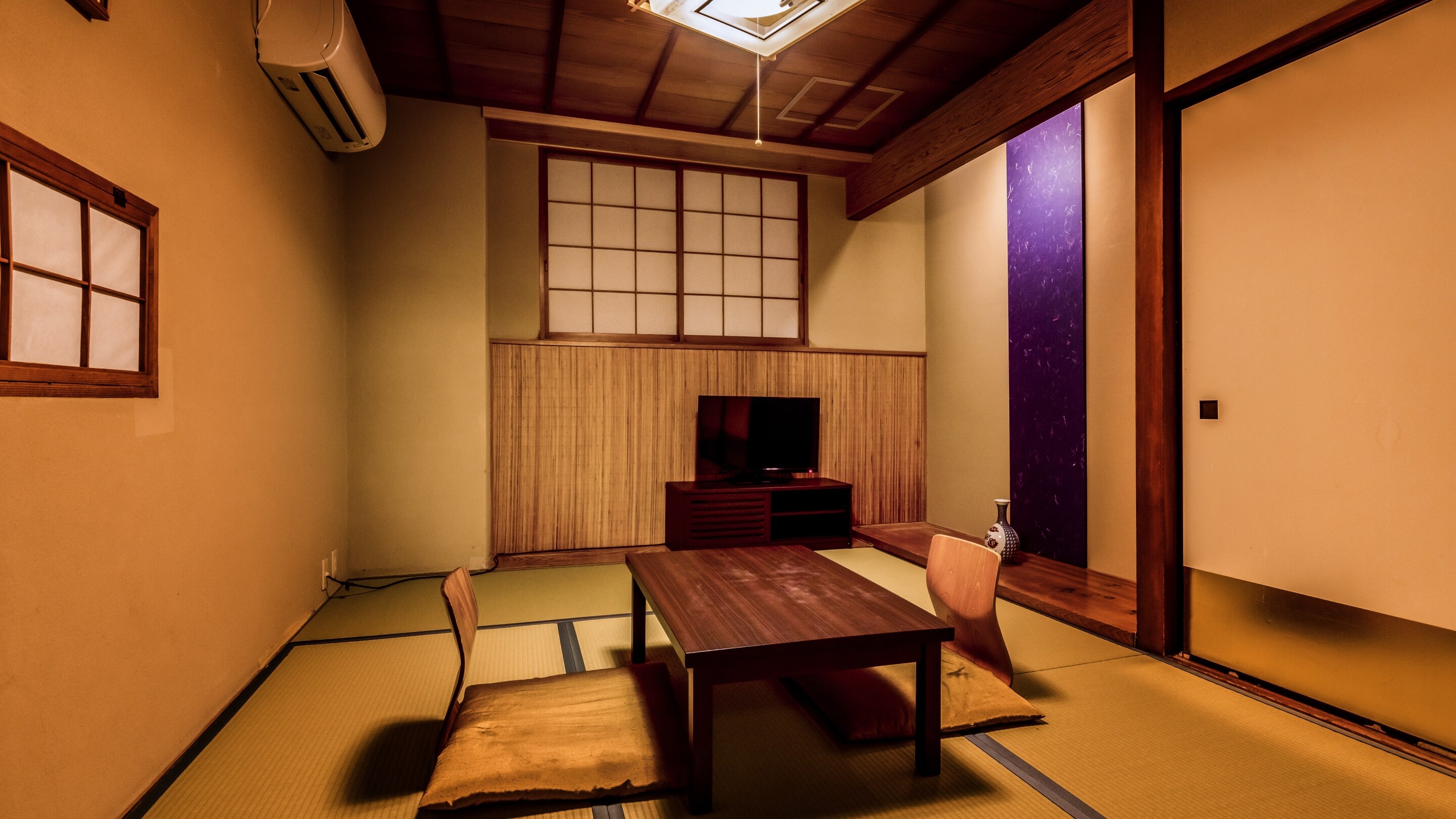 Kamar bergaya Jepang Ekonomi *Contoh kamar tamu
