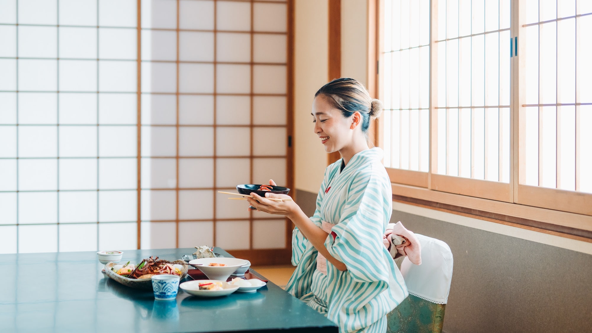 อาหารเย็นเสิร์ฟในห้องพัก