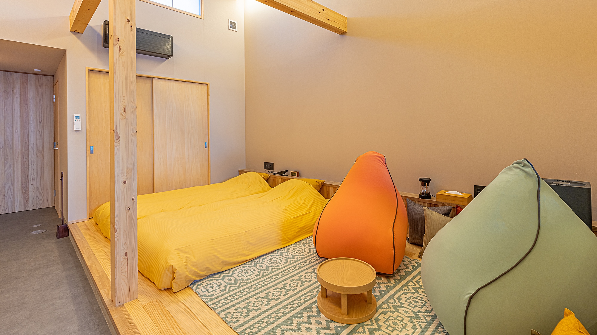 Flat Room