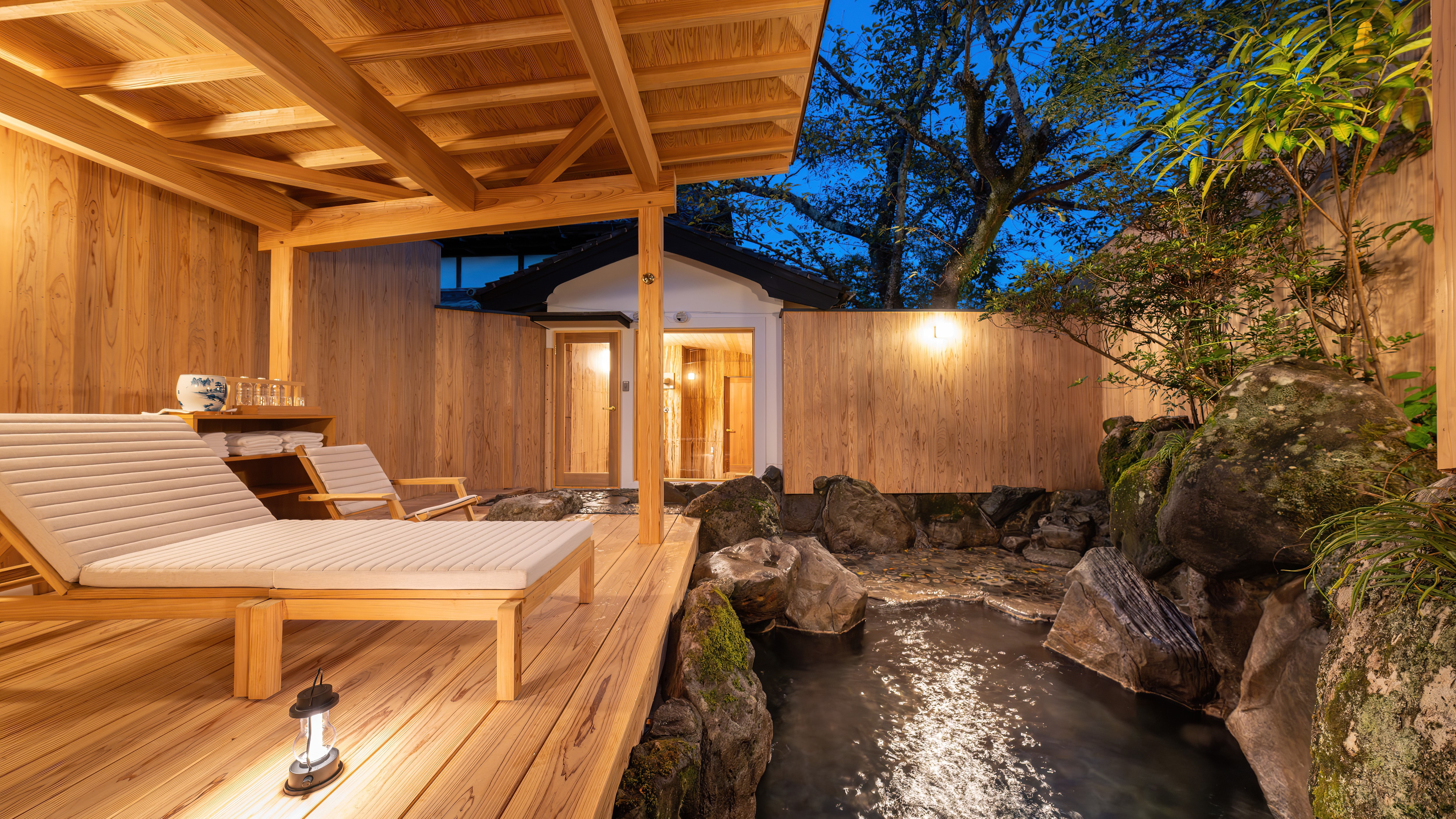 ห้อง VIP ของ Rensui Meiso “เซ็นชิน” อ่างอาบน้ำแบบเปิดโล่ง