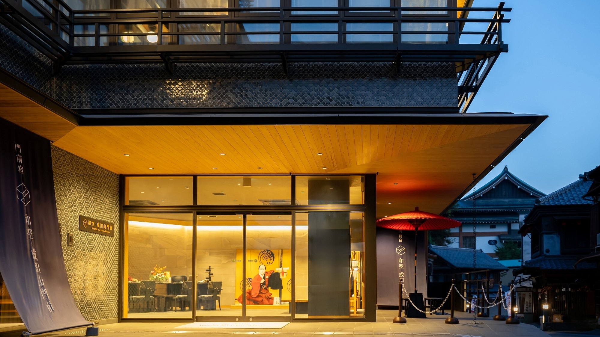 [Entrance] Enjoy a luxurious stay based on the concept of the relationship between Naritasan Shinshoji Temple and Kabuki.