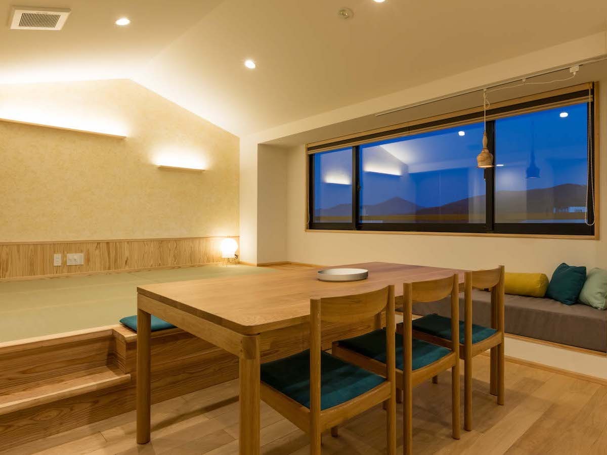 [Suite room with semi-open-air bath] A large room that can accommodate up to 6 people (wheelchair-accessible)