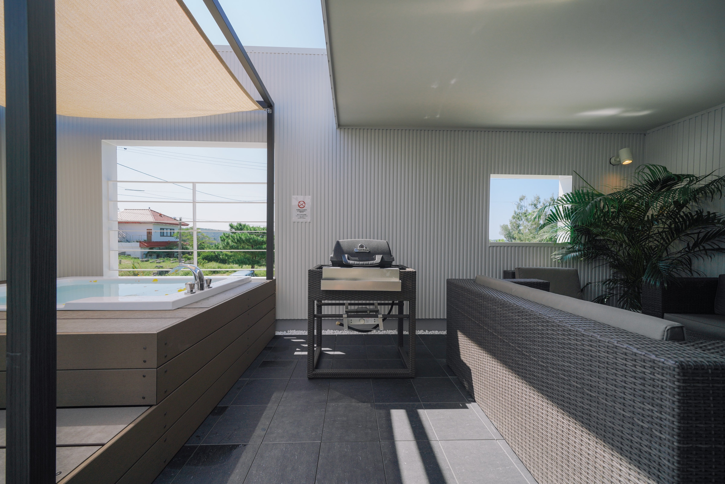 Jacuzzi & Terrace