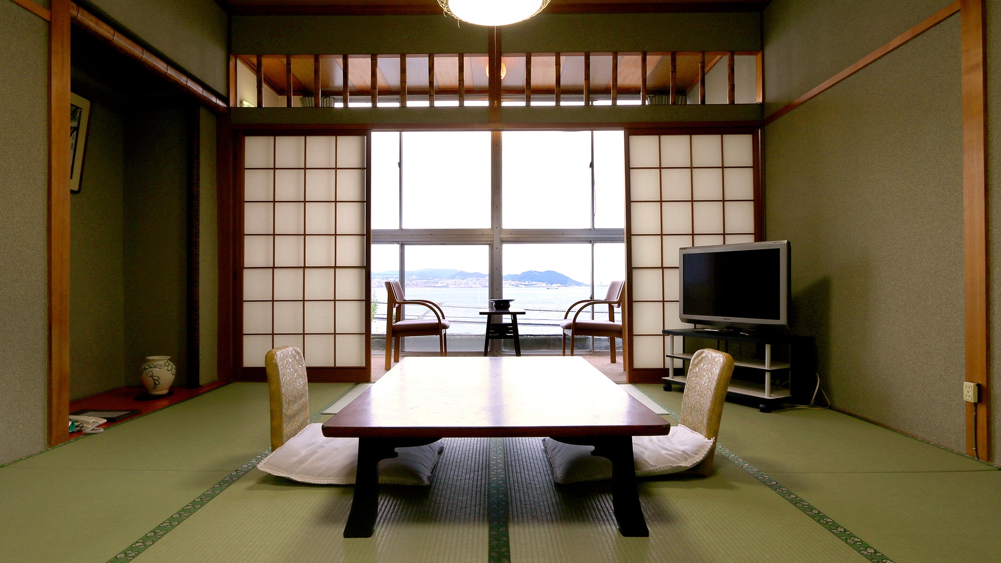 Japanese-style room in the main building Please relax in a calm atmosphere.