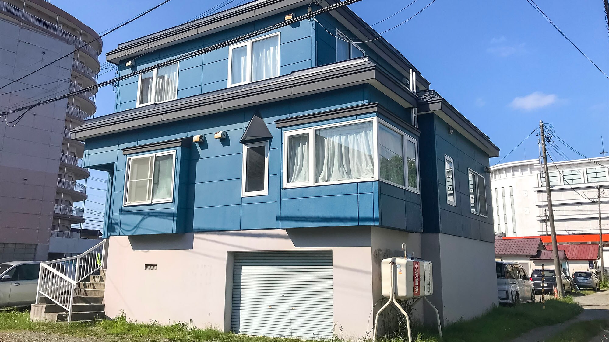 ・Exterior of the facility - Perfect for sports training camps and long-term use.