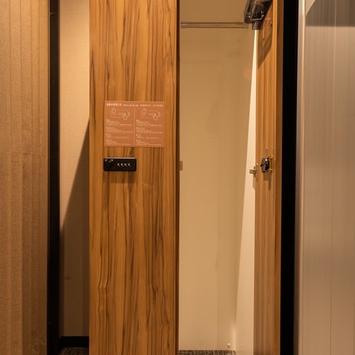 [Twin Fourth Cabin Locker-type Safe]