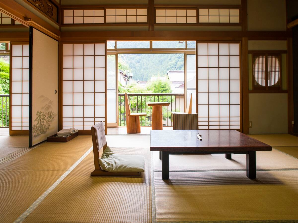 An example of a bright Japanese-style room
