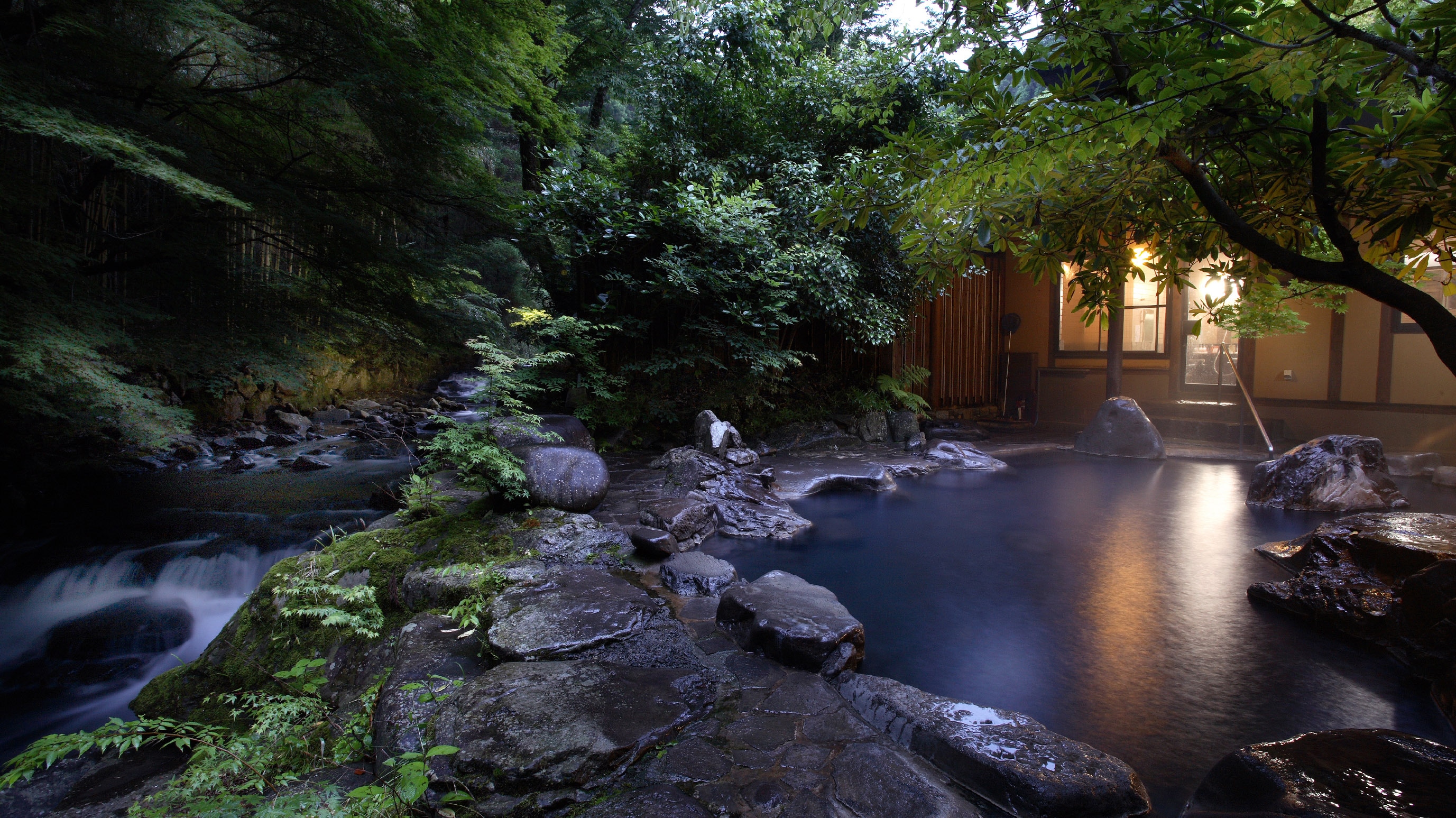 Open-air bath